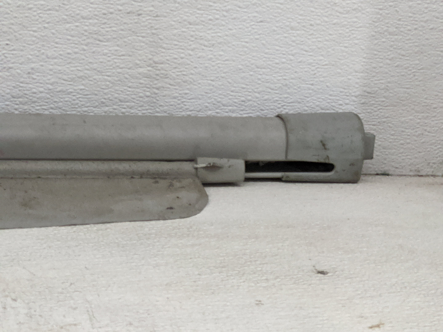 2016 Dodge Ram 1500 Rear Cargo Cover Storage Retractable Shade - Oemusedautoparts1.com