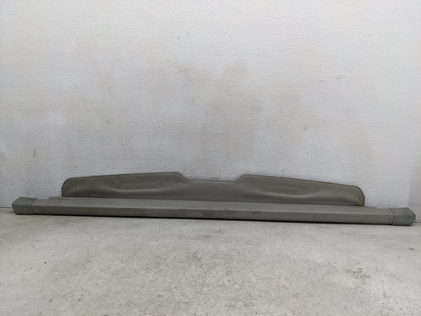 2016 Dodge Ram 1500 Rear Cargo Cover Storage Retractable Shade - Oemusedautoparts1.com