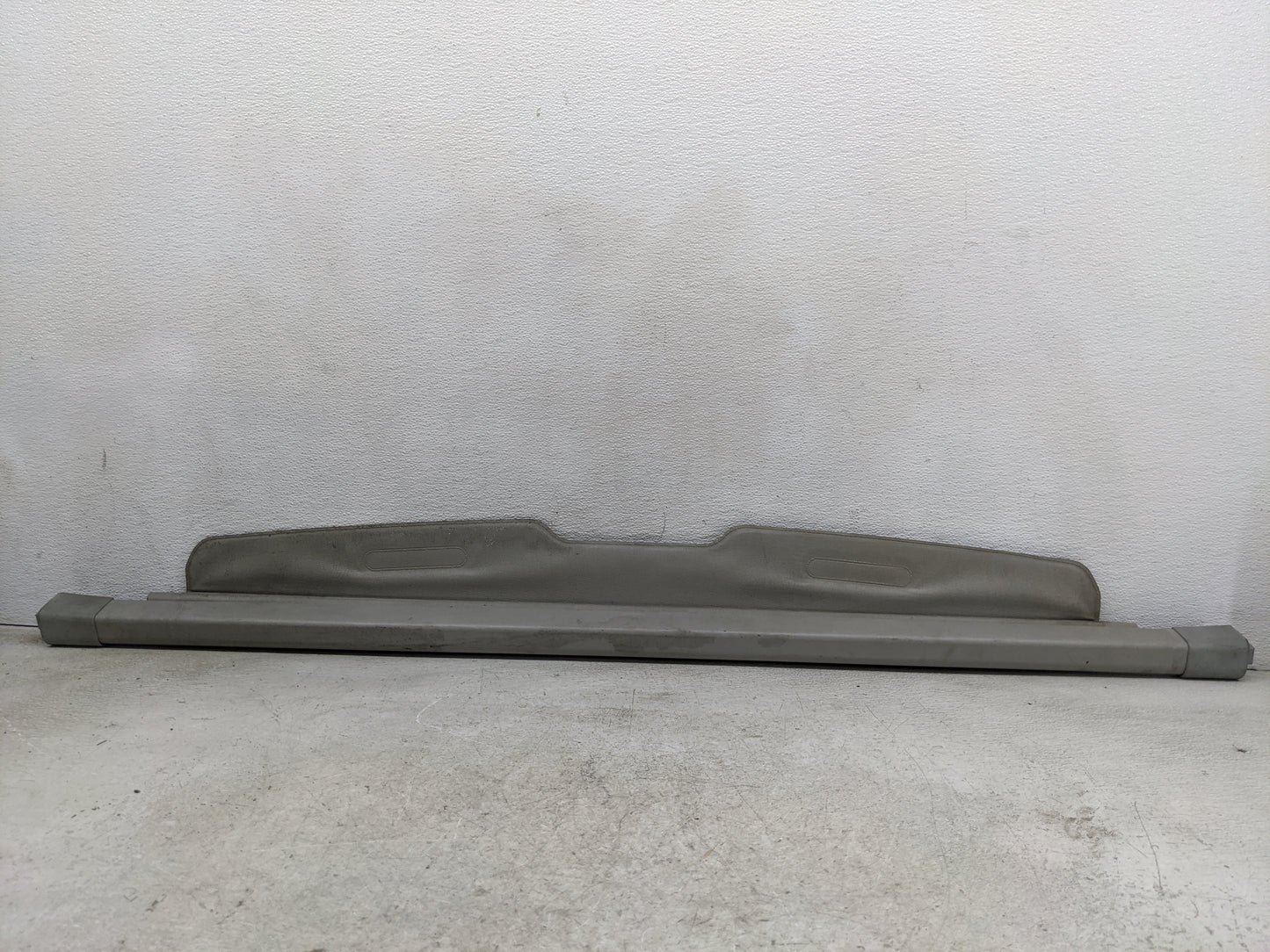 2016 Dodge Ram 1500 Rear Cargo Cover Storage Retractable Shade - Oemusedautoparts1.com