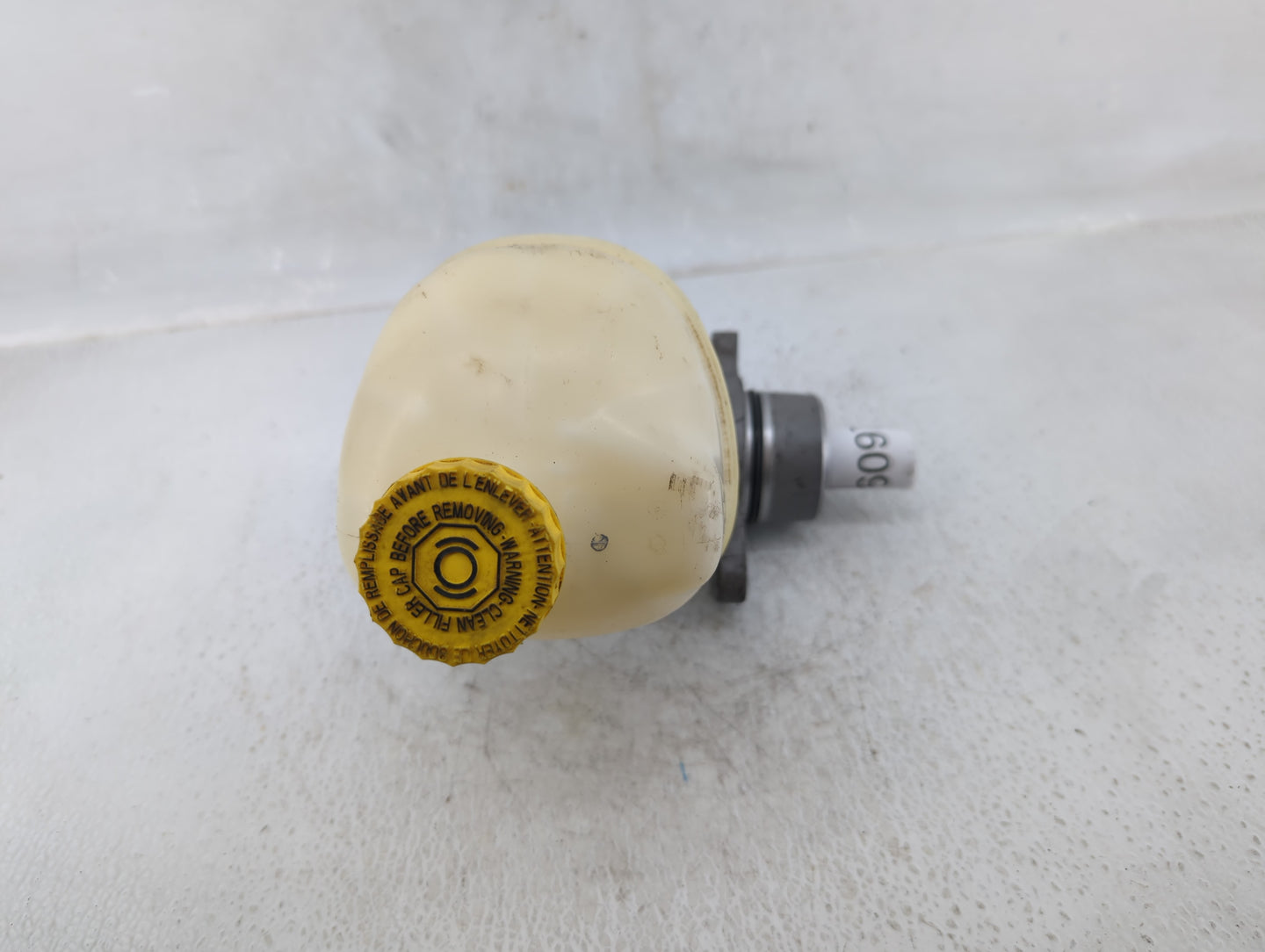 2007-2008 Dodge Ram 1500 Brake Master Cylinder 609746 - Oemusedautoparts1.com