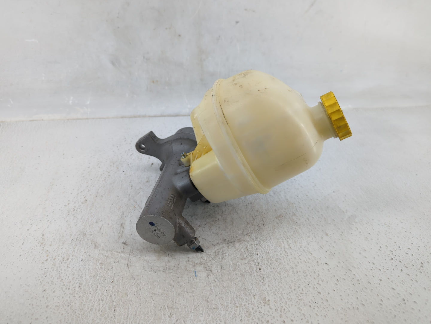 2007-2008 Dodge Ram 1500 Brake Master Cylinder 609746 - Oemusedautoparts1.com