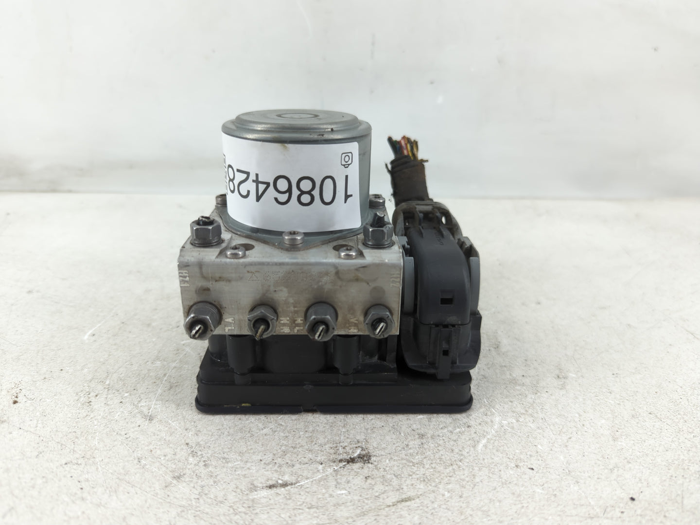 2016 Fiat 500 ABS Pump Control Module Replacement P/N:52026543 Fits OEM Used Auto Parts - Oemusedautoparts1.com