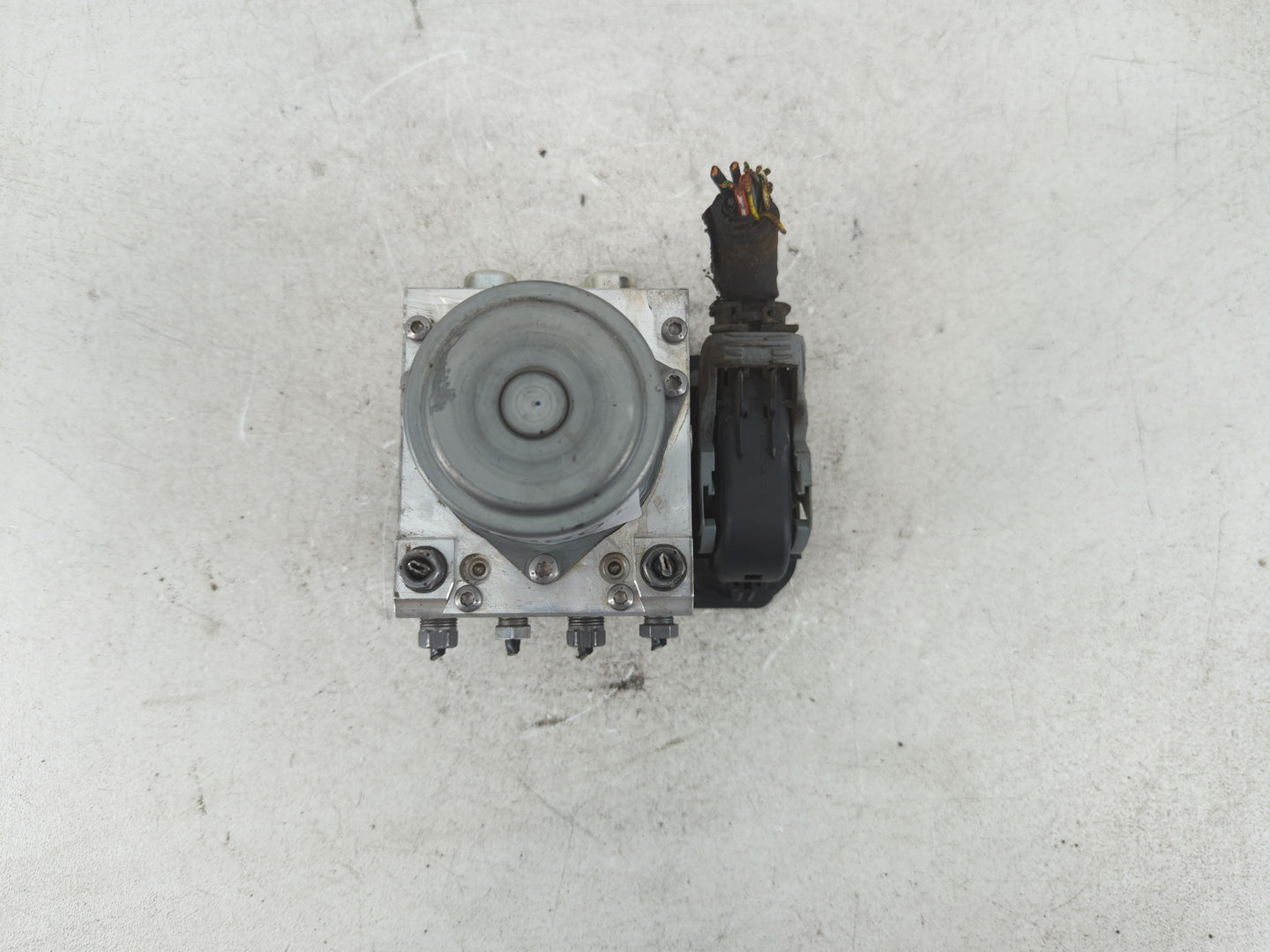 2016 Fiat 500 ABS Pump Control Module Replacement P/N:52026543 Fits OEM Used Auto Parts - Oemusedautoparts1.com