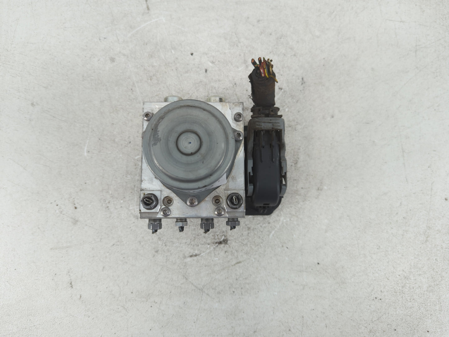 2016 Fiat 500 ABS Pump Control Module Replacement P/N:52026543 Fits OEM Used Auto Parts - Oemusedautoparts1.com