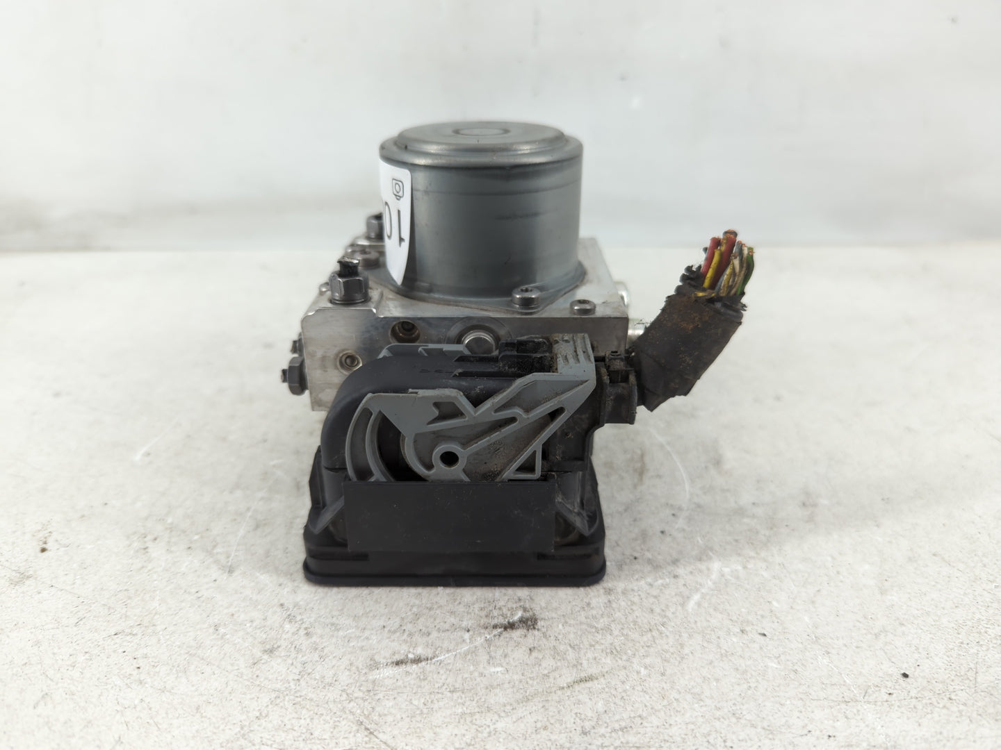 2016 Fiat 500 ABS Pump Control Module Replacement P/N:52026543 Fits OEM Used Auto Parts - Oemusedautoparts1.com