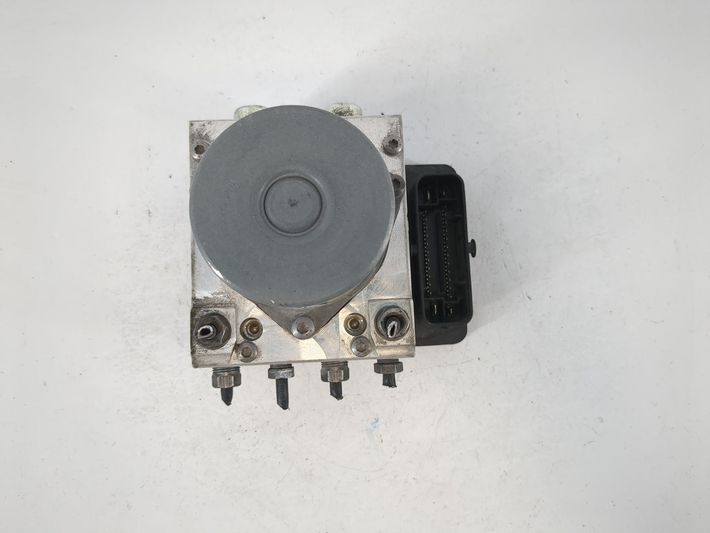 2016 Fiat 500 ABS Pump Control Module Replacement P/N:51920753 Fits OEM Used Auto Parts - Oemusedautoparts1.com