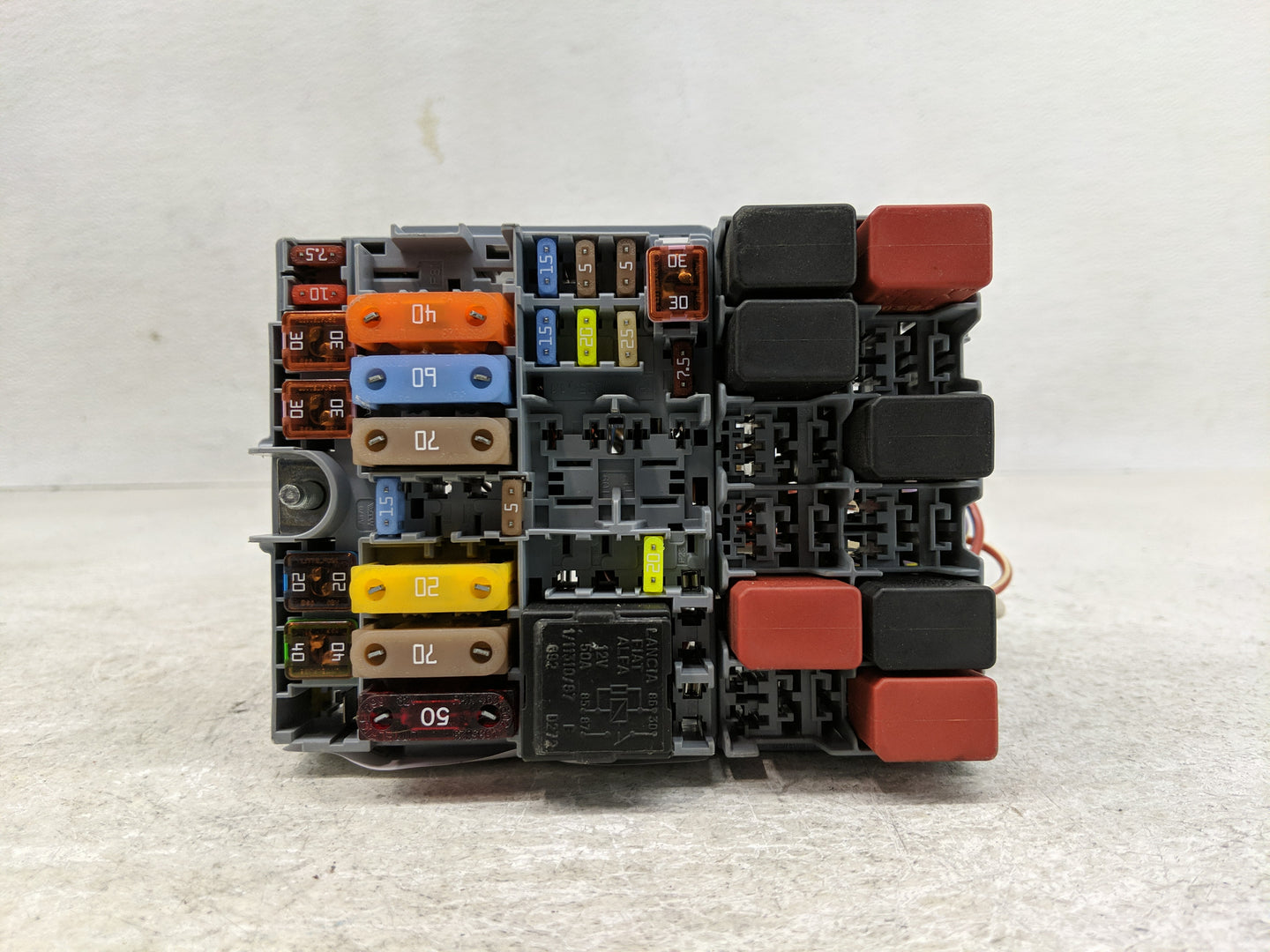 2016 Fiat 500 Fusebox Fuse Box Panel Relay Module Fits OEM Used Auto Parts - Oemusedautoparts1.com