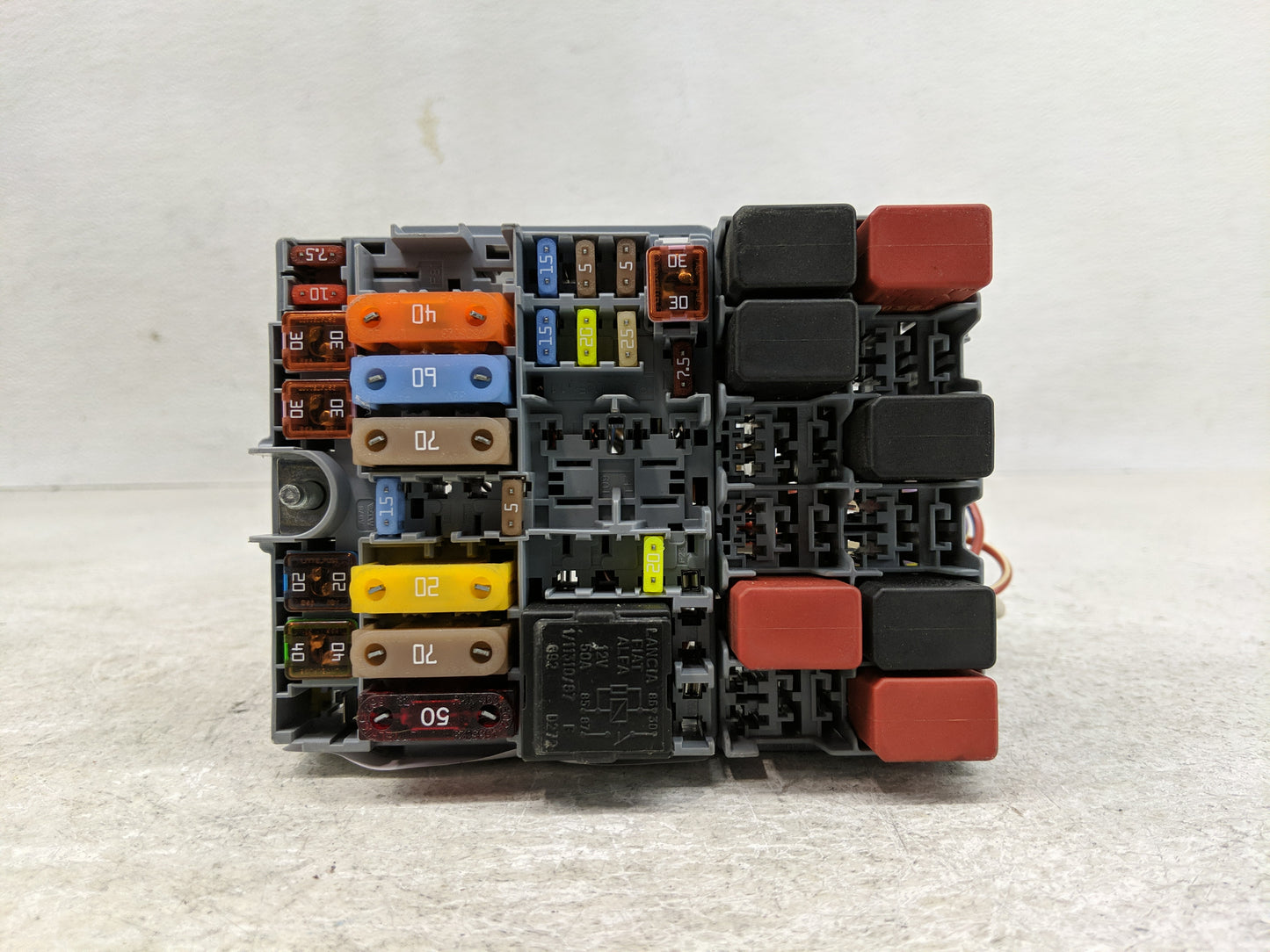 2016 Fiat 500 Fusebox Fuse Box Panel Relay Module Fits OEM Used Auto Parts - Oemusedautoparts1.com