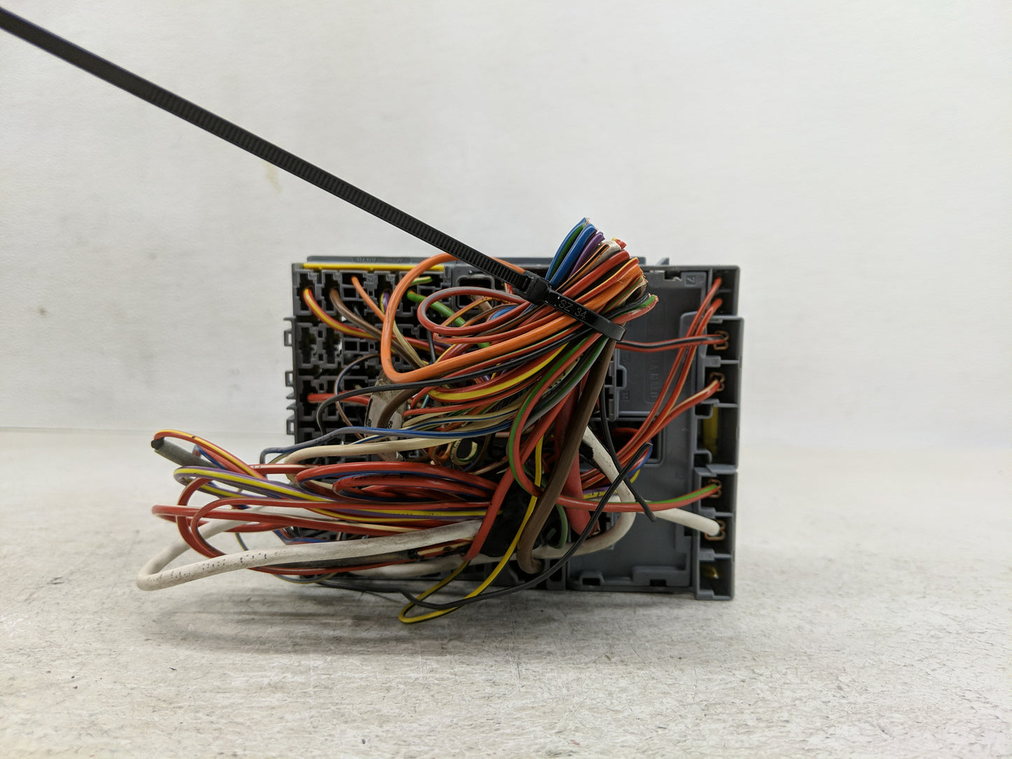 2016 Fiat 500 Fusebox Fuse Box Panel Relay Module Fits OEM Used Auto Parts - Oemusedautoparts1.com