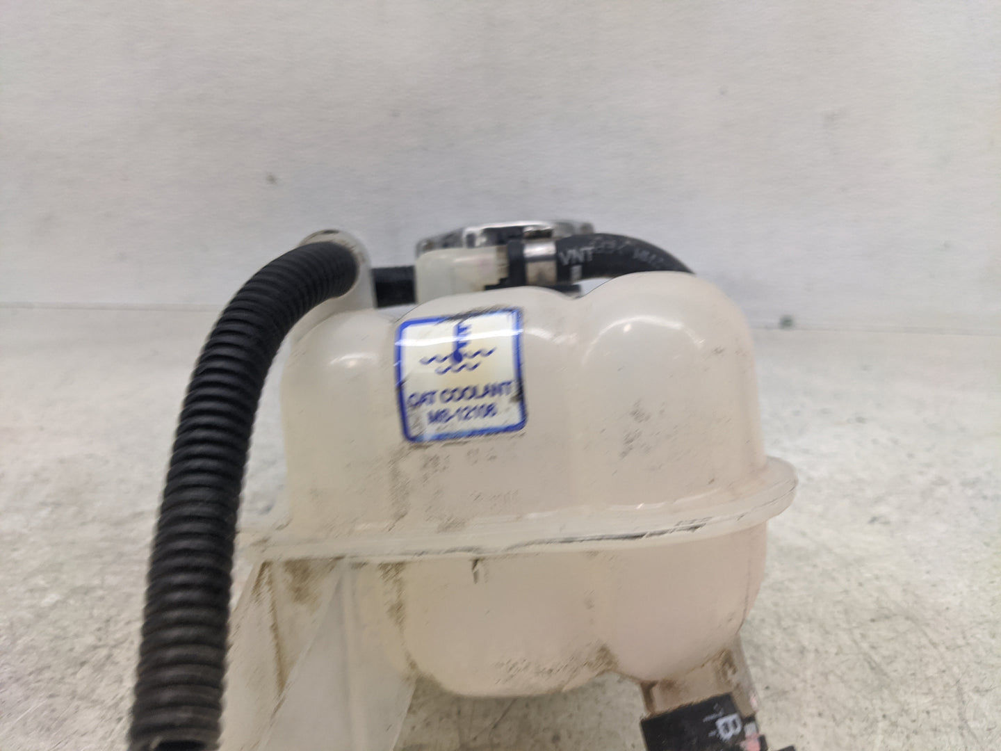 2012-2017 Fiat 500 Windshield Washer Fluid Reservoir Bottle Oem - Oemusedautoparts1.com