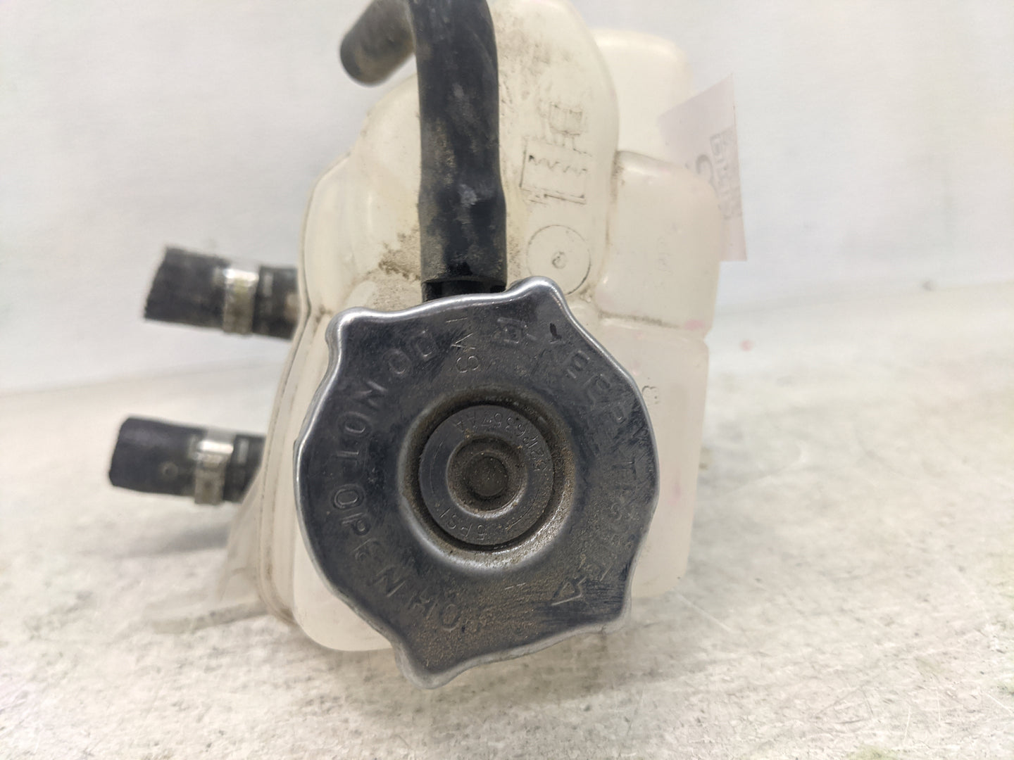 2012-2017 Fiat 500 Windshield Washer Fluid Reservoir Bottle Oem - Oemusedautoparts1.com