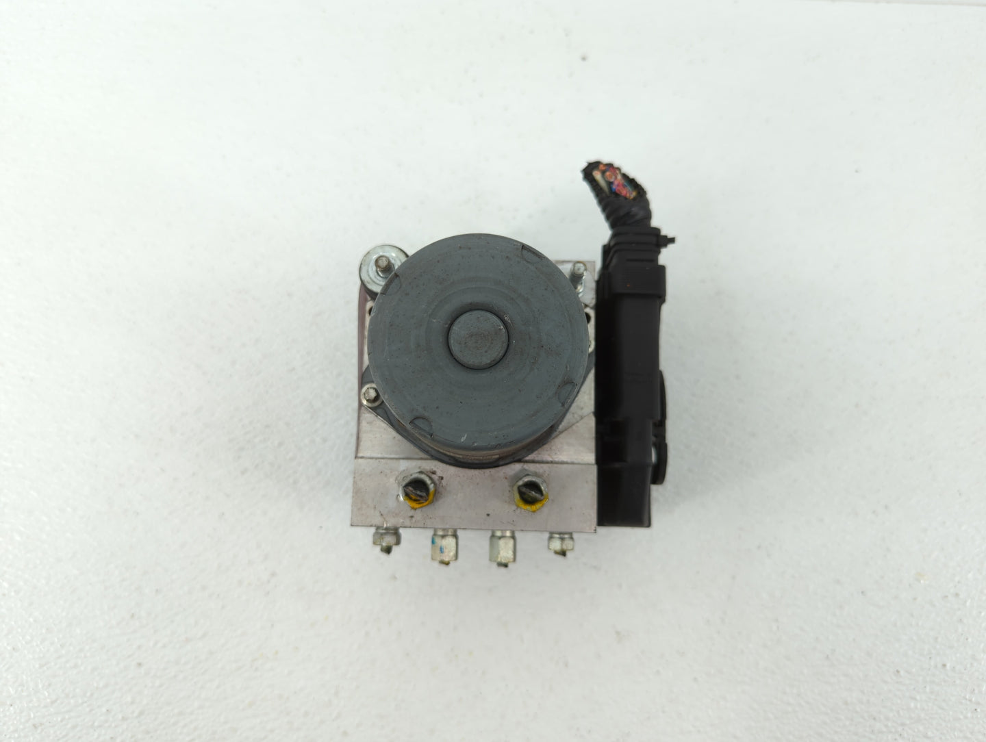 2016 Fiat 500 ABS Pump Control Module Replacement Fits OEM Used Auto Parts - Oemusedautoparts1.com