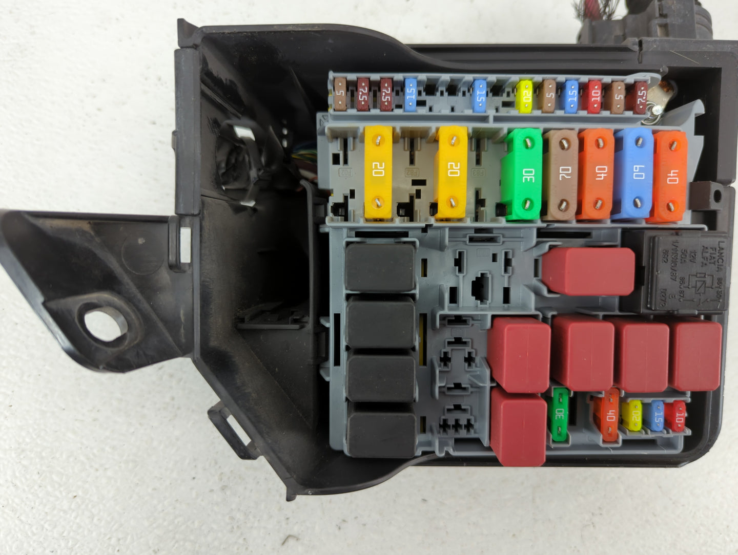 2012-2017 Fiat 500 Fusebox Fuse Box Panel Relay Module Fits Fits 2012 2013 2014 2015 2016 2017 OEM Used Auto Parts - Oemused