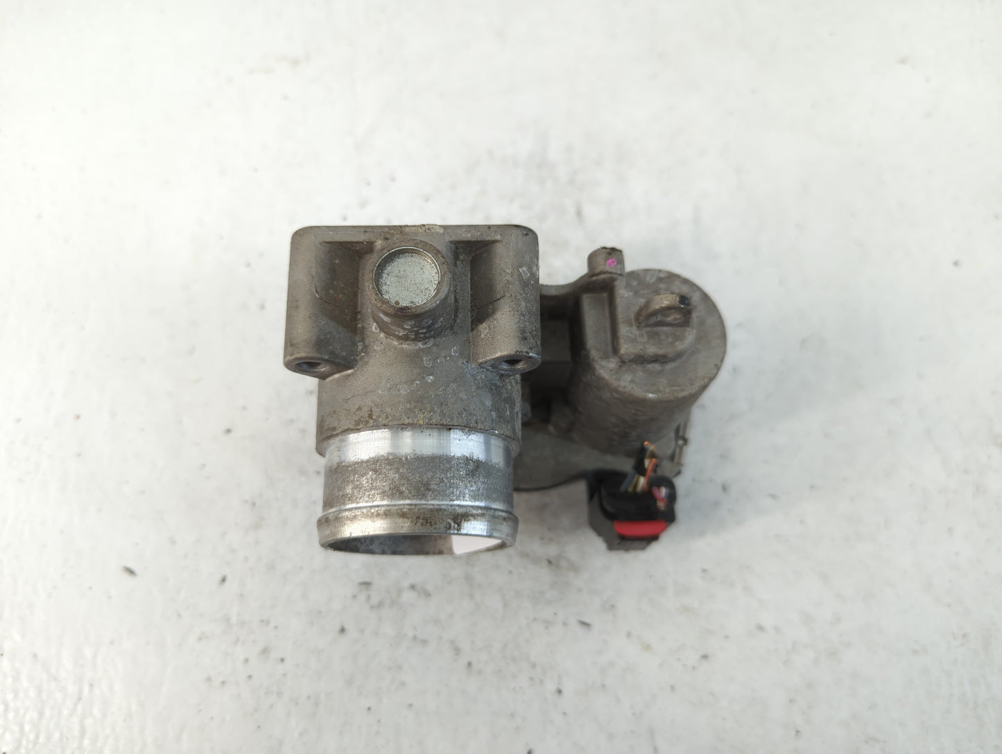 2013-2017 Fiat 500 Throttle Body P/N:04892945AA Fits Fits 2013 2014 2015 2016 2017 OEM Used Auto Parts - Oemusedautoparts1.c