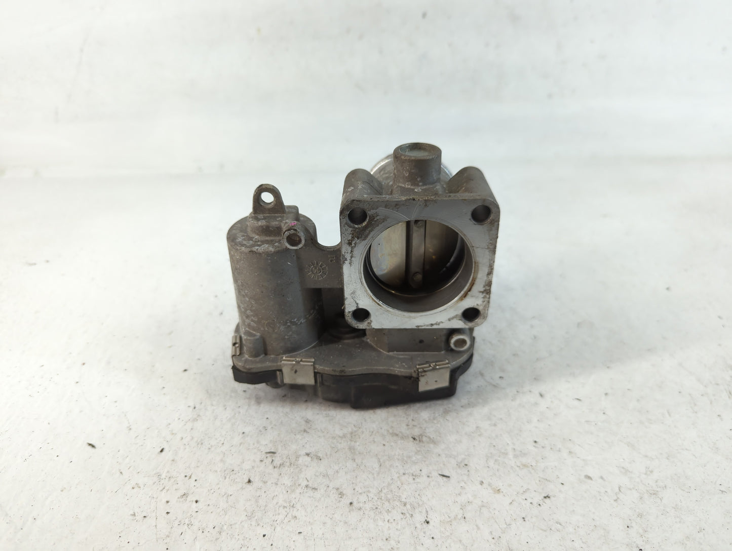 2013-2017 Fiat 500 Throttle Body P/N:04892945AA Fits Fits 2013 2014 2015 2016 2017 OEM Used Auto Parts - Oemusedautoparts1.c