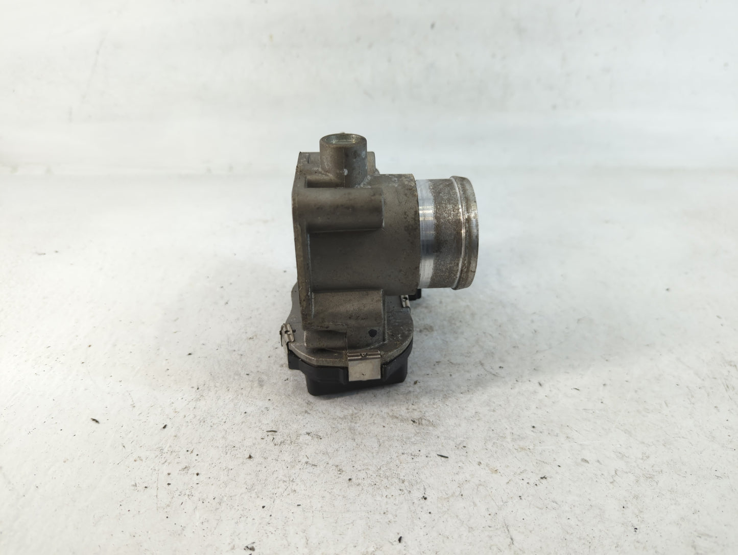 2013-2017 Fiat 500 Throttle Body P/N:04892945AA Fits Fits 2013 2014 2015 2016 2017 OEM Used Auto Parts - Oemusedautoparts1.c