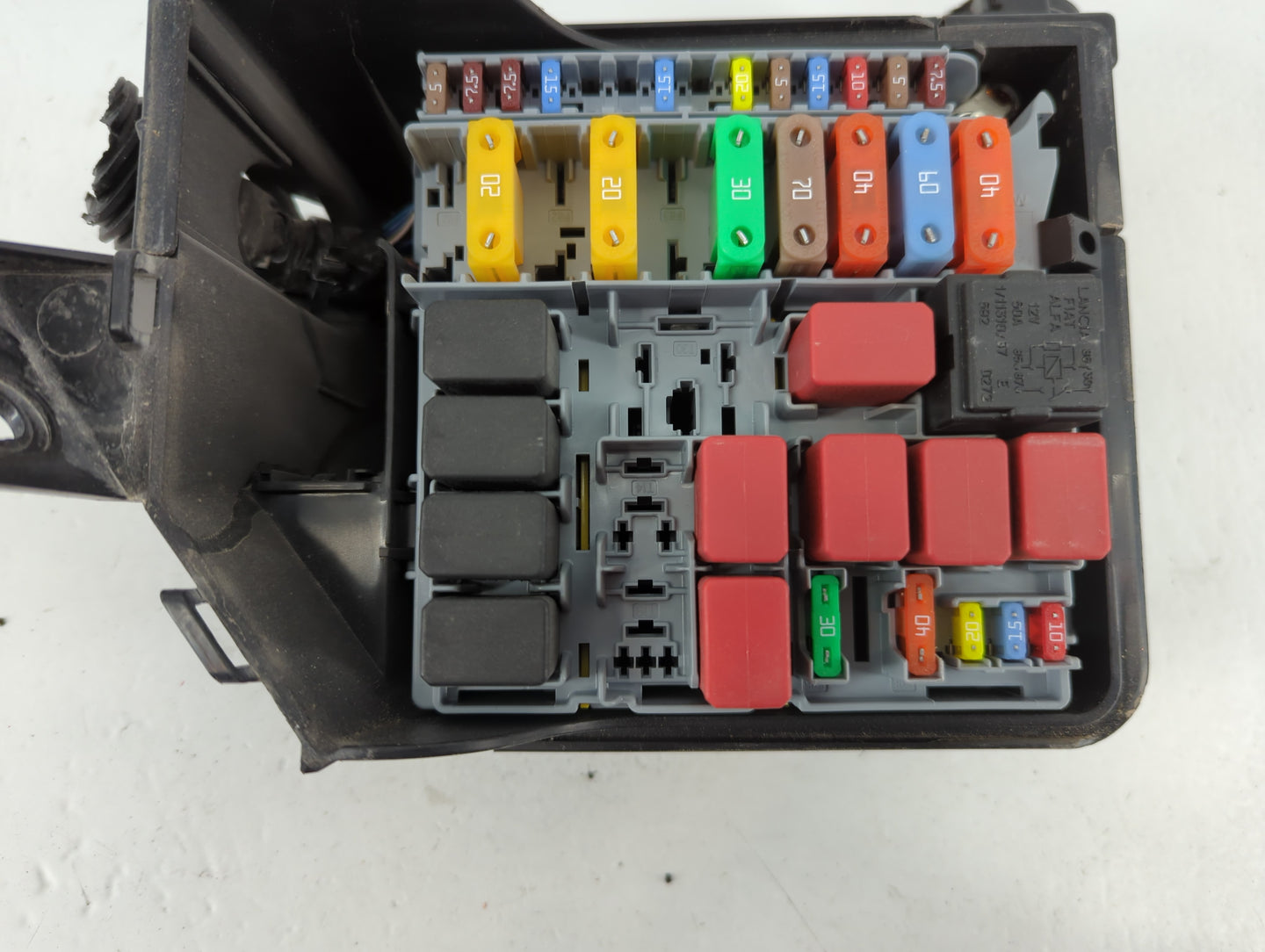 2012-2017 Fiat 500 Fusebox Fuse Box Panel Relay Module P/N:53100999 Fits Fits 2012 2013 2014 2015 2016 2017 OEM Used Auto Pa