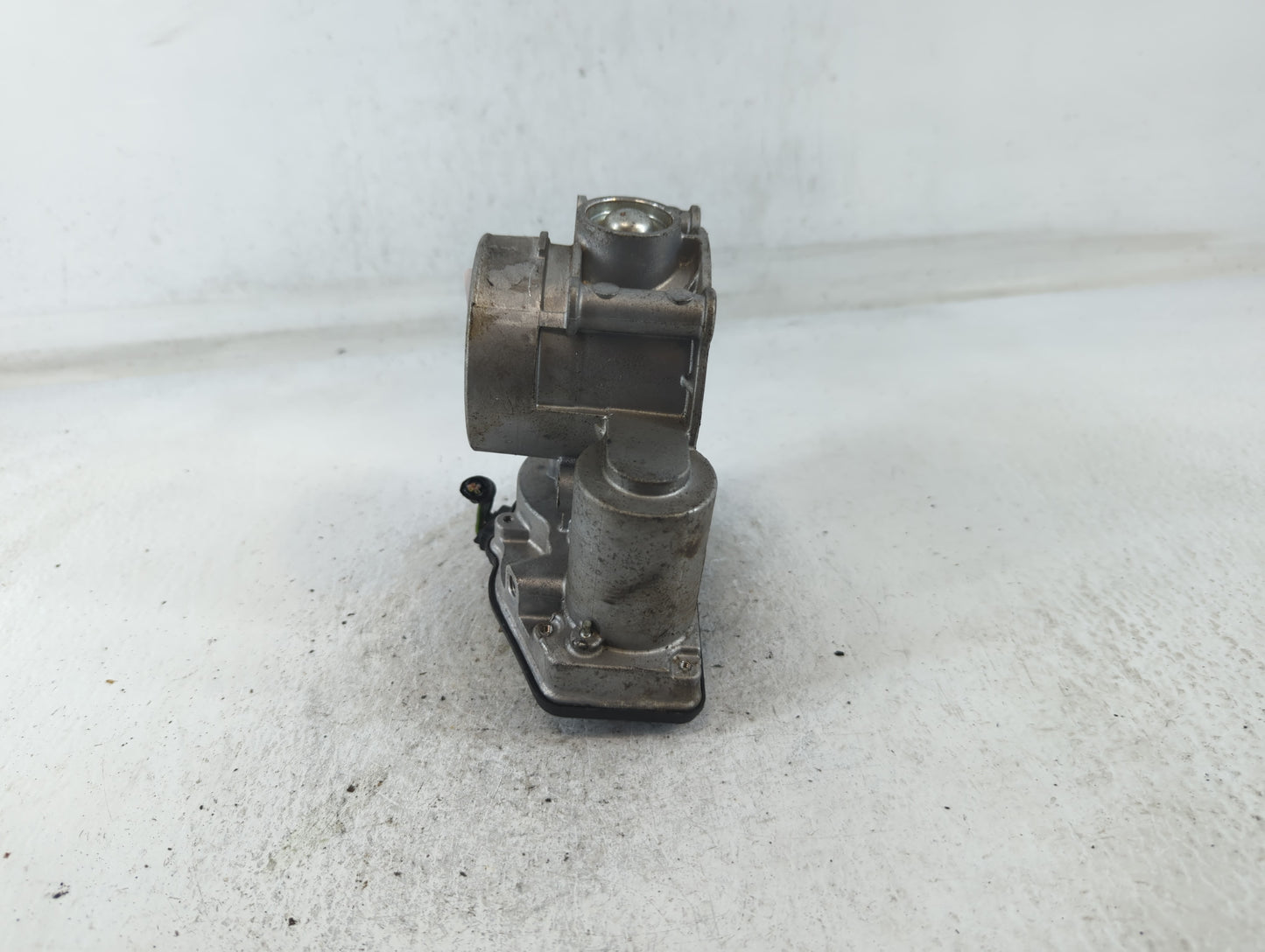 2013-2018 Ford C-Max Throttle Body P/N:DS7E-9F991-AJ Fits Fits 2013 2014 2015 2016 2017 2018 2019 2020 2021 2022 OEM Used Au