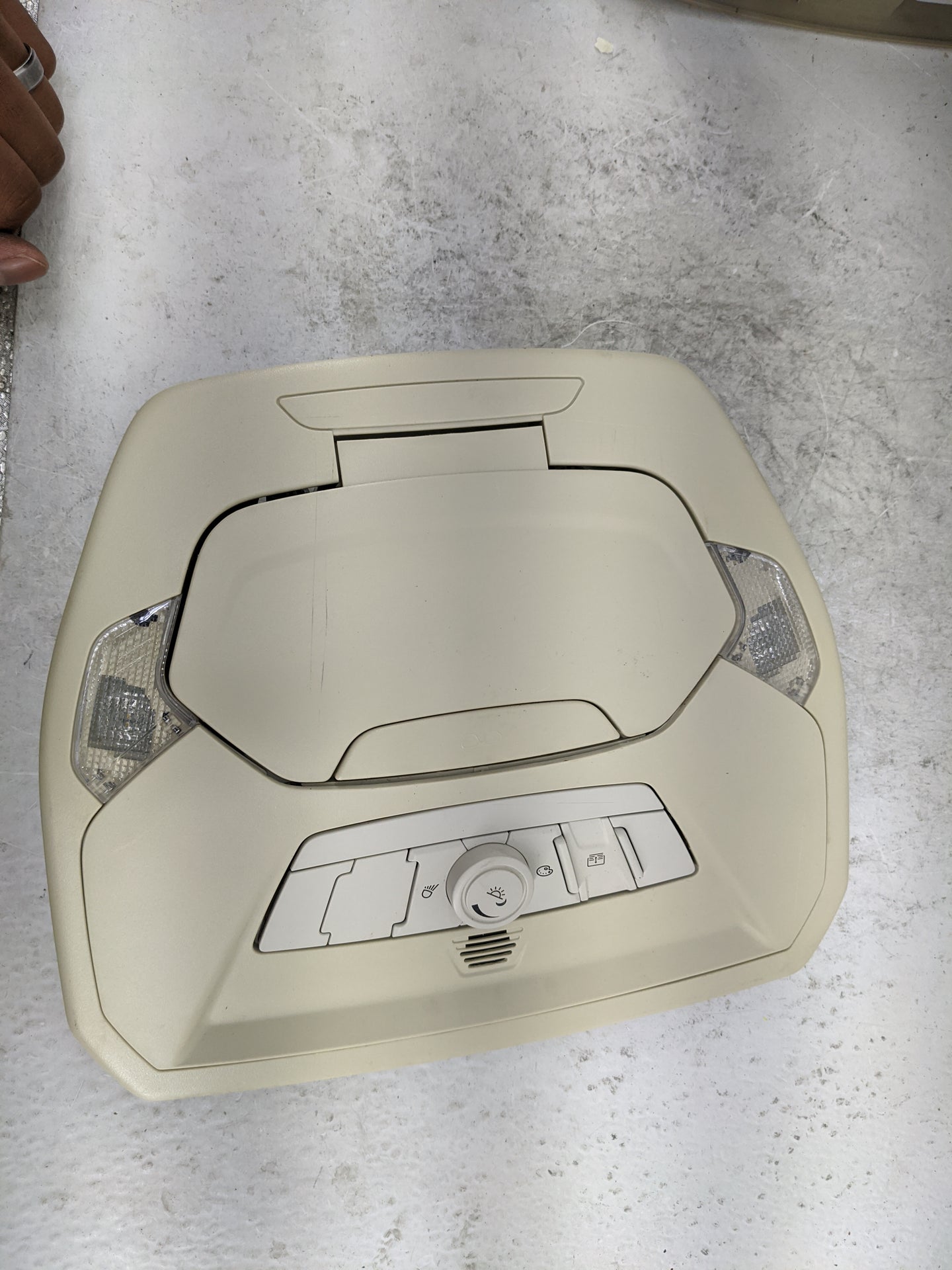 2016 Ford Cmax Overhead Roof Console Tan - Oemusedautoparts1.com