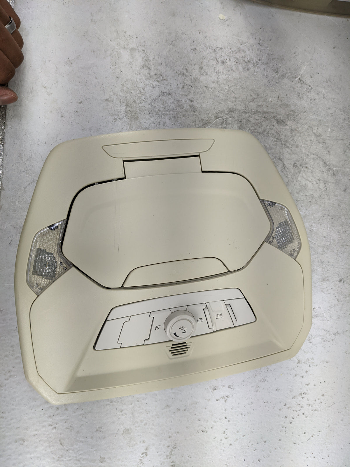 2016 Ford Cmax Overhead Roof Console Tan - Oemusedautoparts1.com
