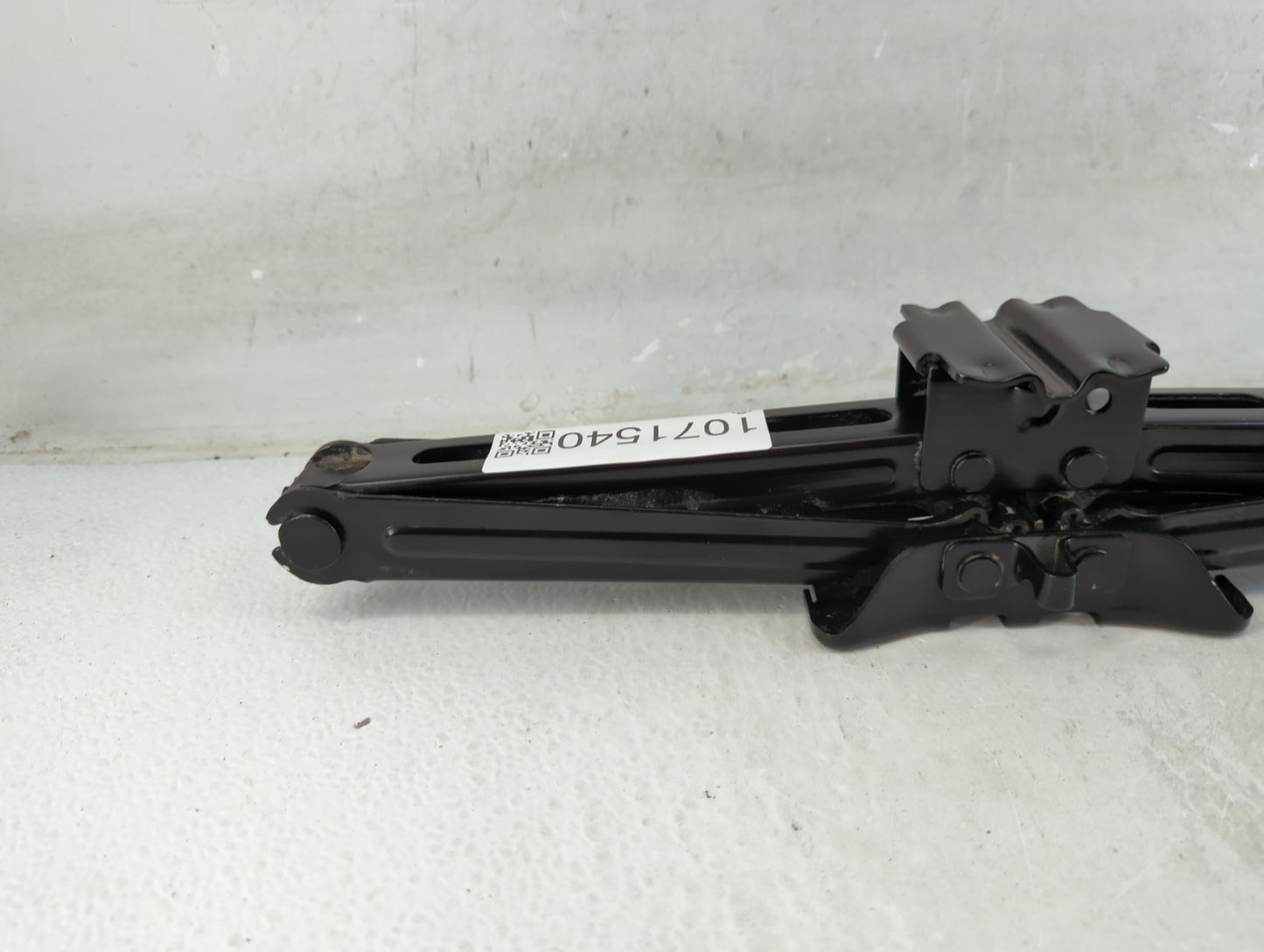 2016 Ford Edge Spare Scissor Car Jack - Oemusedautoparts1.com