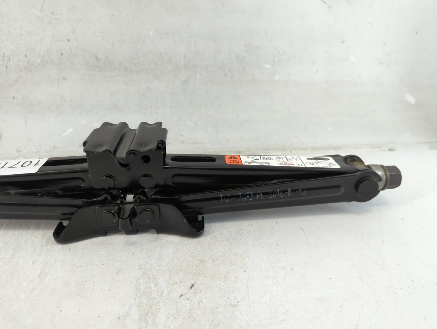 2016 Ford Edge Spare Scissor Car Jack - Oemusedautoparts1.com