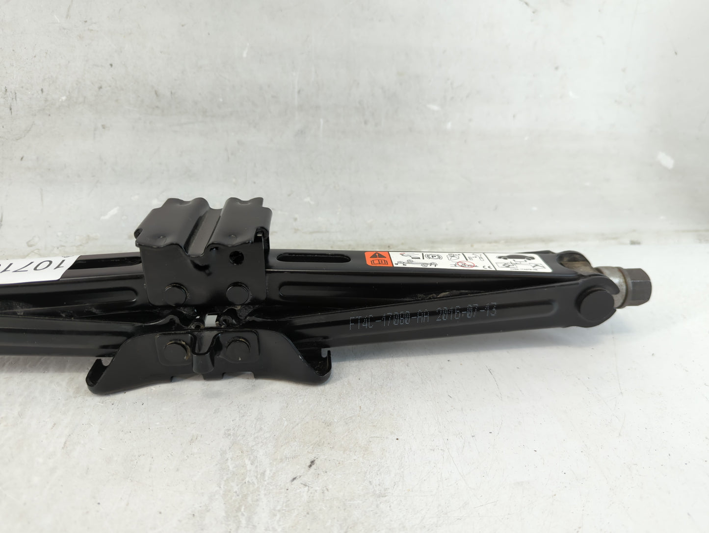 2016 Ford Edge Spare Scissor Car Jack - Oemusedautoparts1.com