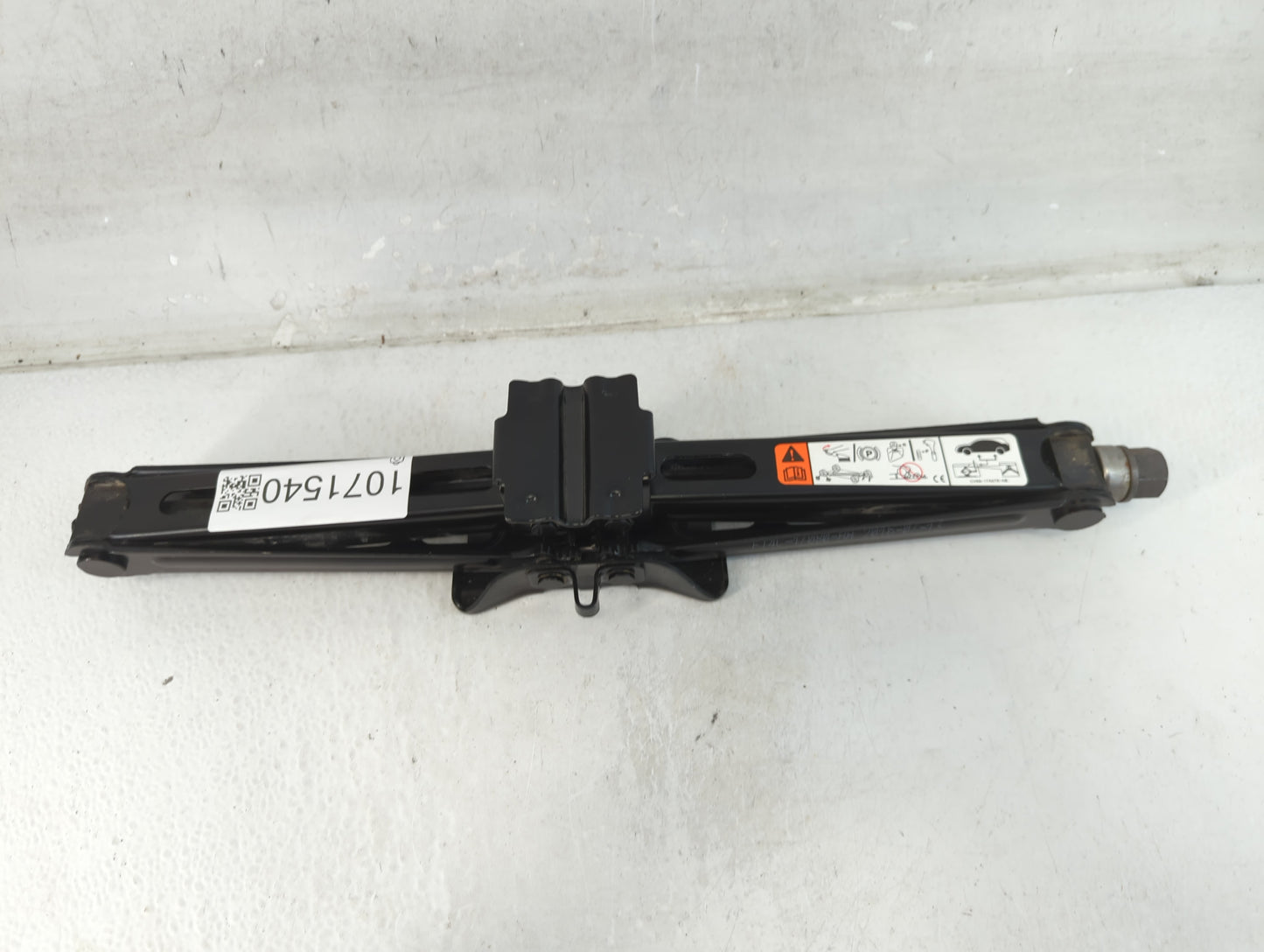 2016 Ford Edge Spare Scissor Car Jack - Oemusedautoparts1.com