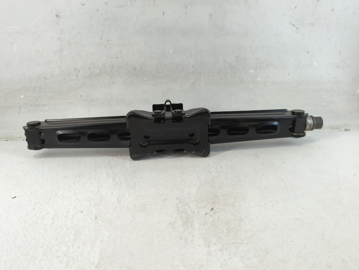 2016 Ford Edge Spare Scissor Car Jack - Oemusedautoparts1.com