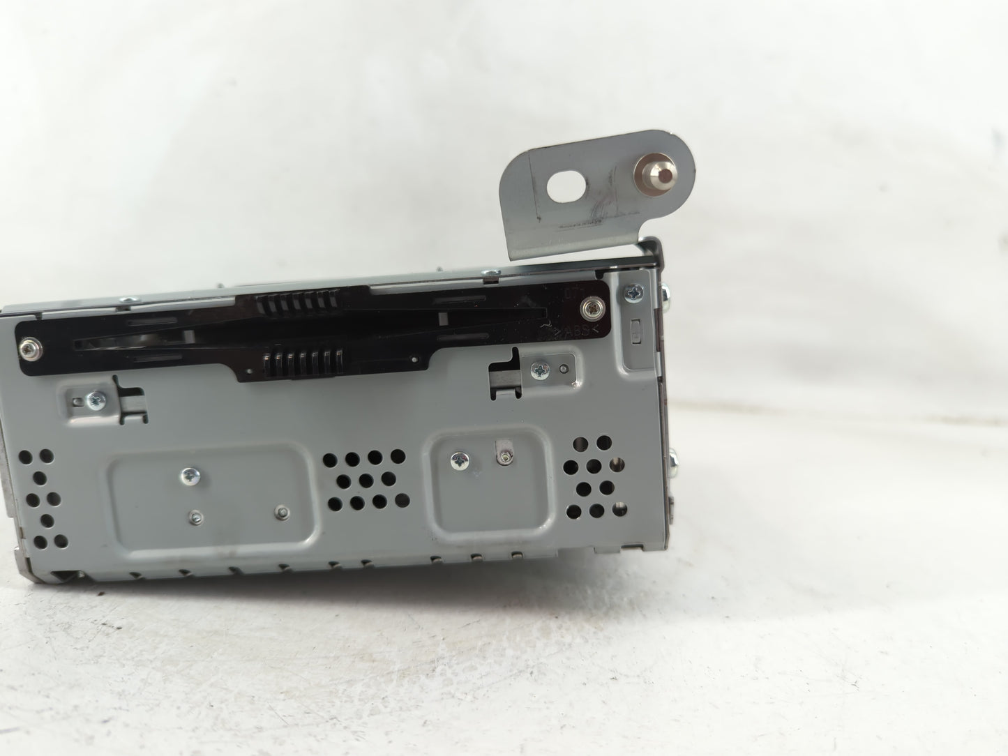 2015-2018 Ford Edge Radio AM FM Cd Player Receiver Replacement Fits Fits 2015 2016 2017 2018 OEM Used Auto Parts - Oemusedau