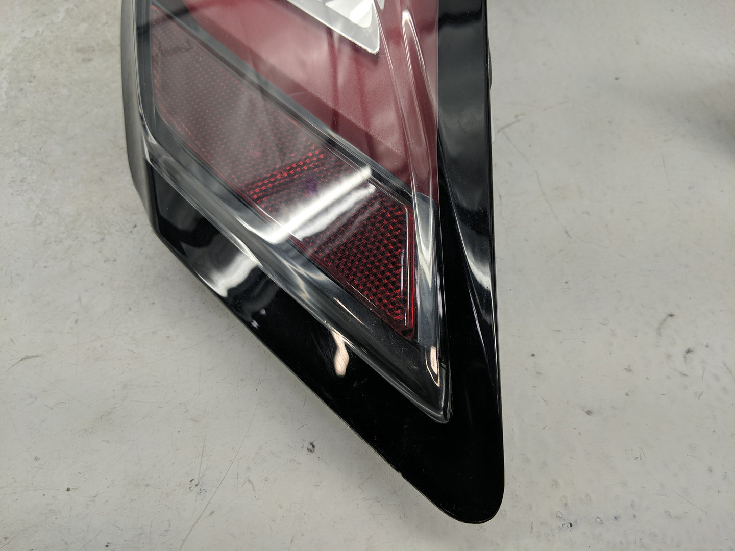 2015-2018 Ford Edge Tail Light Assembly Passenger Right OEM P/N:FT4B-13404-D FT4B-13404-C Fits Fits 2015 2016 2017 2018 OEM 