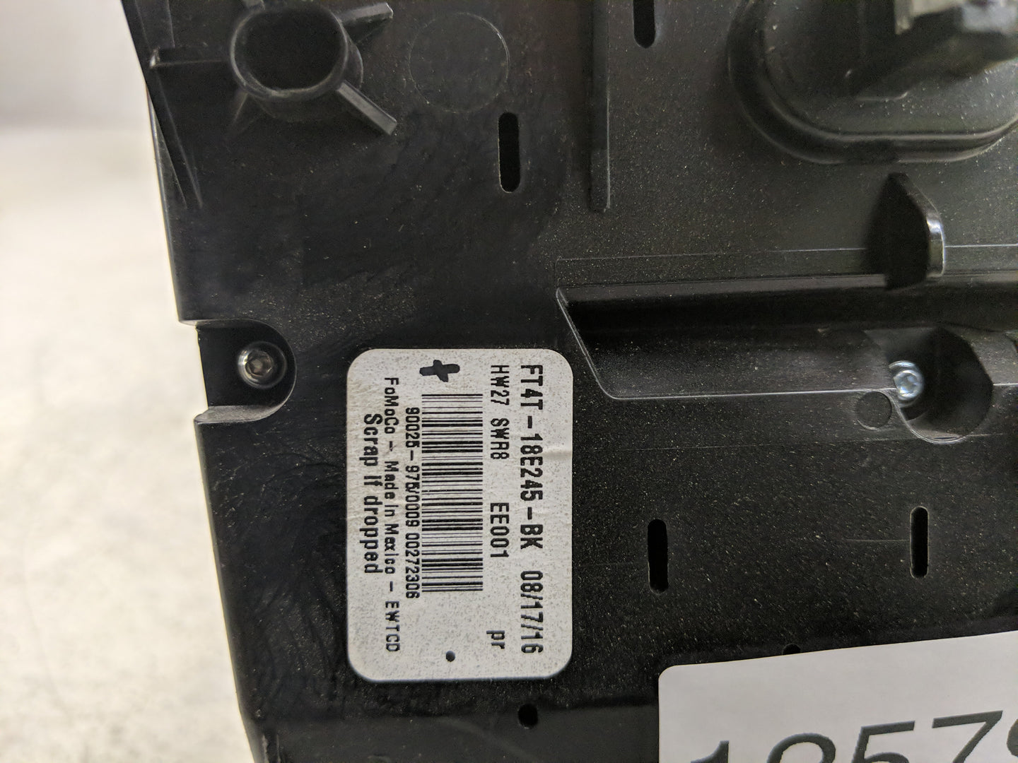 2015-2018 Ford Edge Radio AM FM Cd Player Receiver Replacement P/N:FT4T-18E245-BK Fits Fits 2015 2016 2017 2018 OEM Used Aut