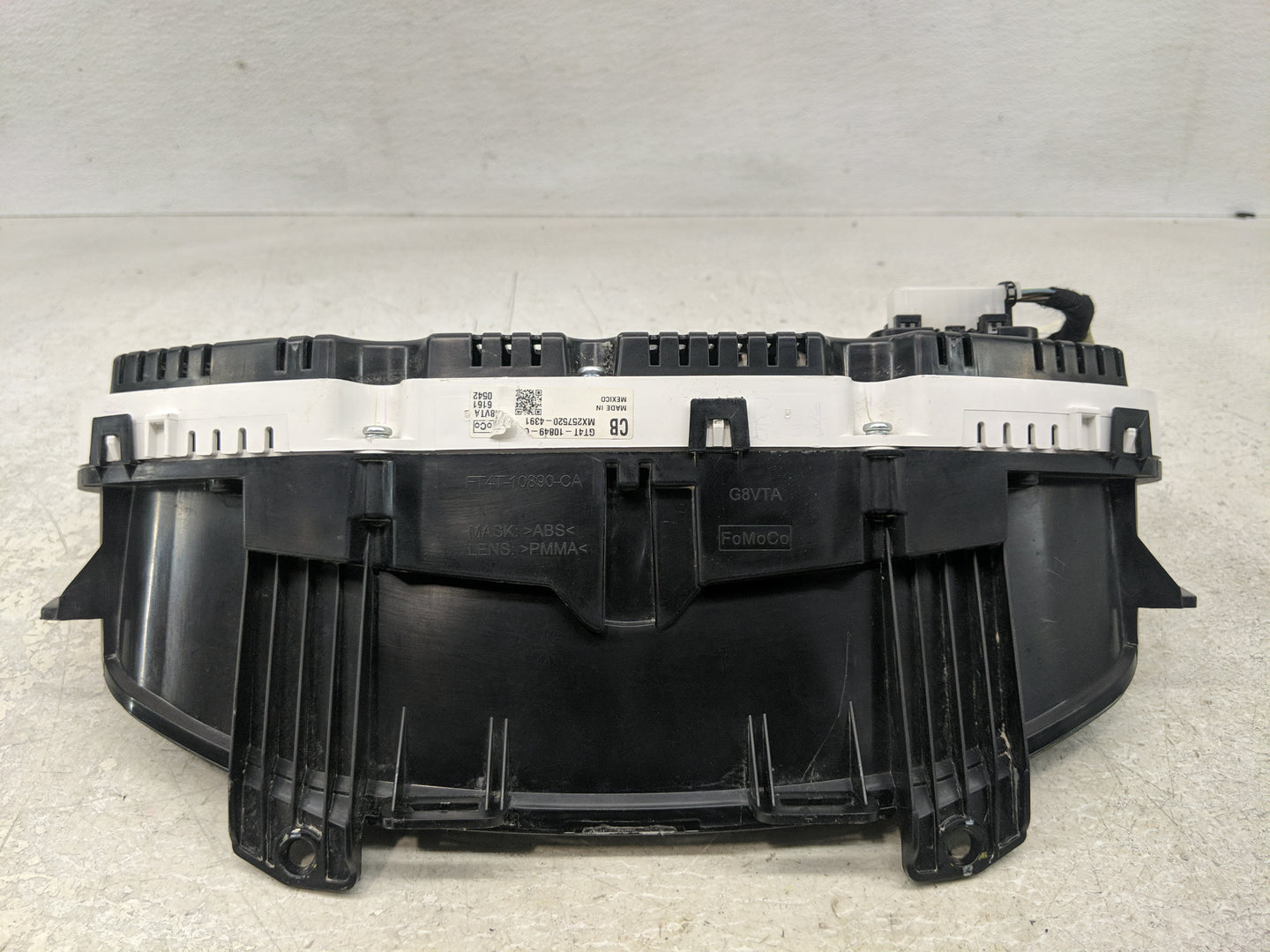 2016-2018 Ford Edge Instrument Cluster Speedometer Gauges P/N:FT4T-10890-CA Fits Fits 2016 2017 2018 OEM Used Auto Parts - O