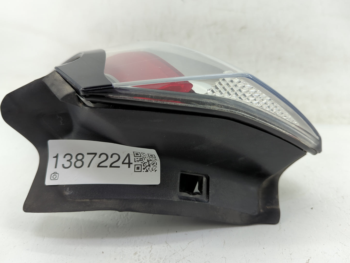 2015-2018 Ford Edge Tail Light Assembly Passenger Right OEM Fits Fits 2015 2016 2017 2018 OEM Used Auto Parts - Oemusedautop