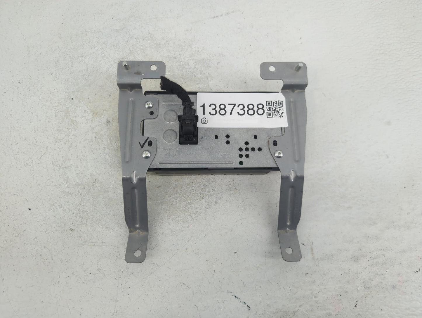 2016-2018 Ford Edge Information Display Screen 1387388 - Oemusedautoparts1.com