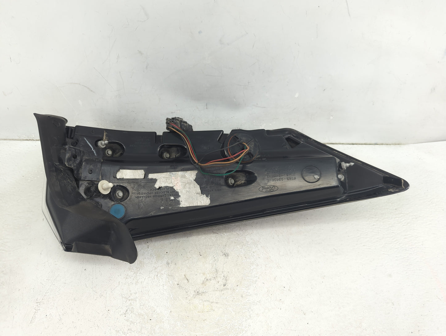 2015-2018 Ford Edge Tail Light Assembly Passenger Right OEM P/N:FT4B-13404-D FT4B-13404-C Fits Fits 2015 2016 2017 2018 OEM 