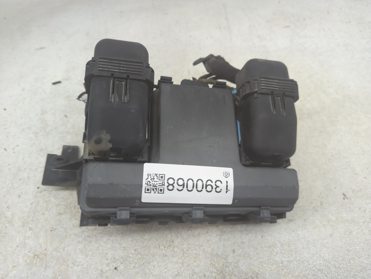 2015-2018 Ford Edge Fusebox Fuse Box Panel Relay Module P/N:G2GT14A075AA Fits Fits 2015 2016 2017 2018 OEM Used Auto Parts -