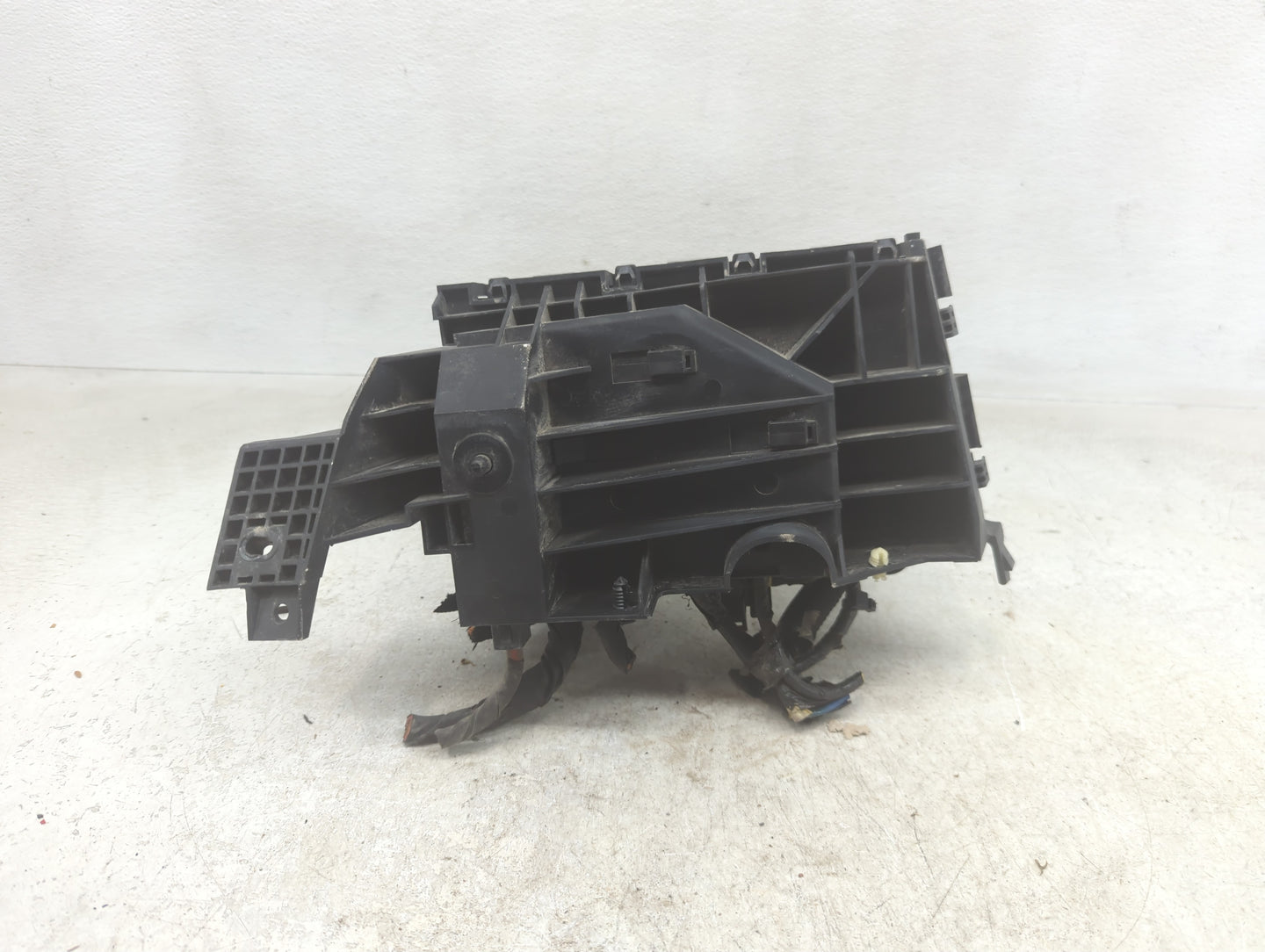 2015-2018 Ford Edge Fusebox Fuse Box Panel Relay Module P/N:G2GT14A075AA Fits Fits 2015 2016 2017 2018 OEM Used Auto Parts -