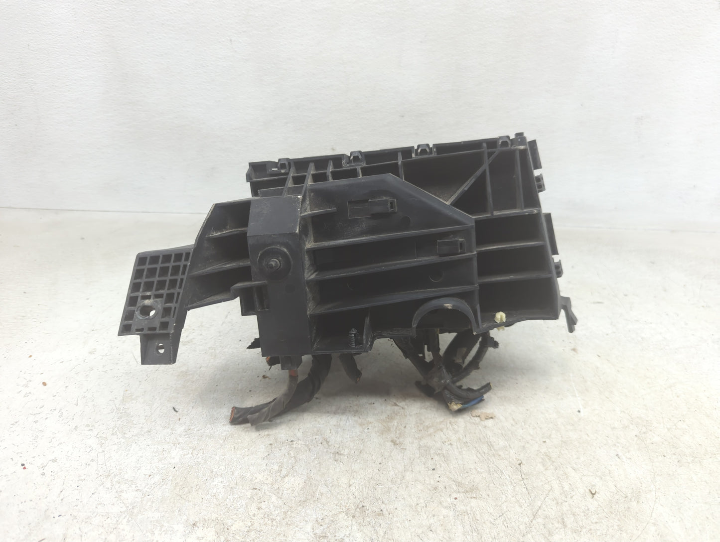 2015-2018 Ford Edge Fusebox Fuse Box Panel Relay Module P/N:G2GT14A075AA Fits Fits 2015 2016 2017 2018 OEM Used Auto Parts -