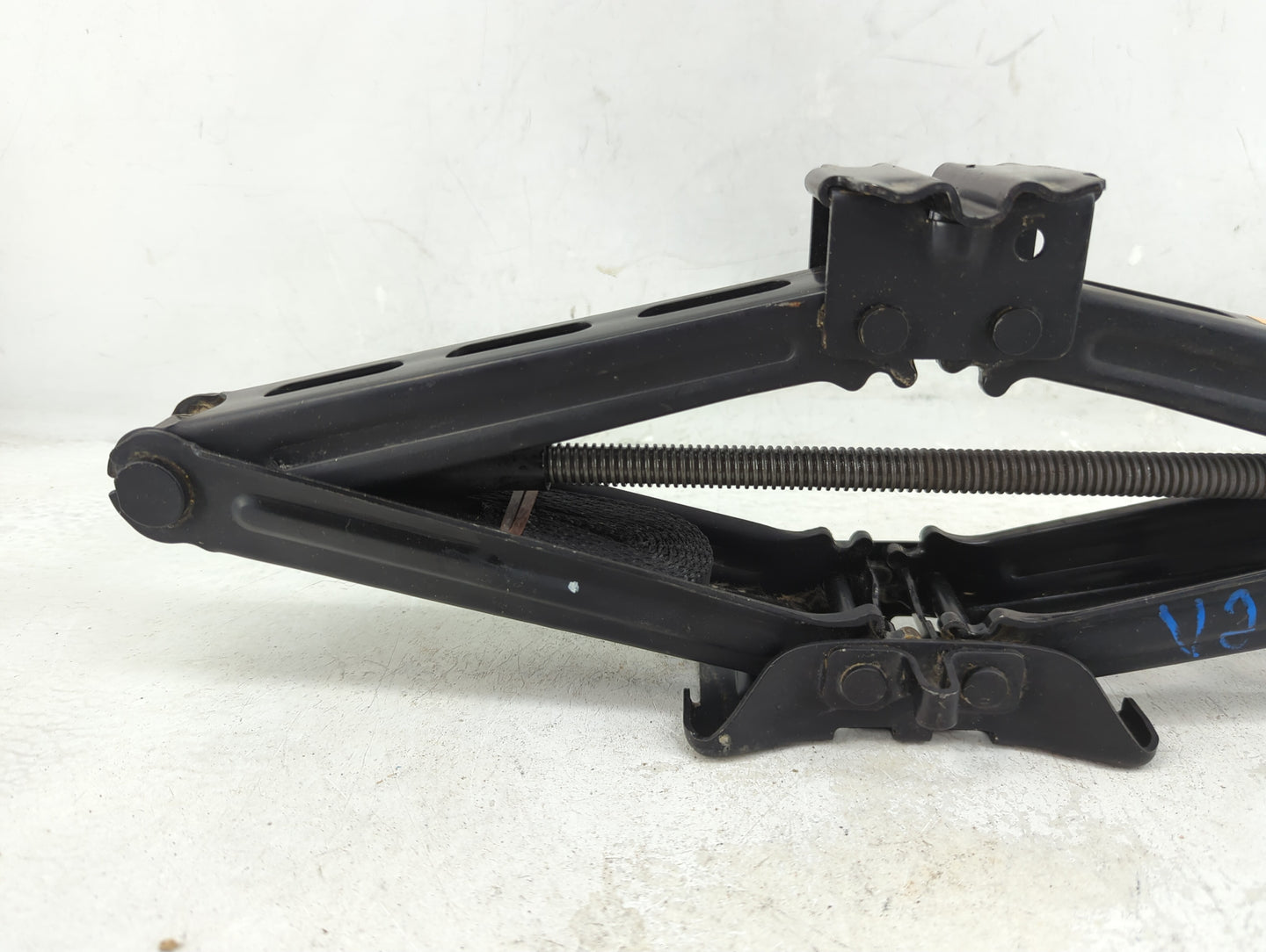 2016 Ford Edge Spare Scissor Car Jack - Oemusedautoparts1.com