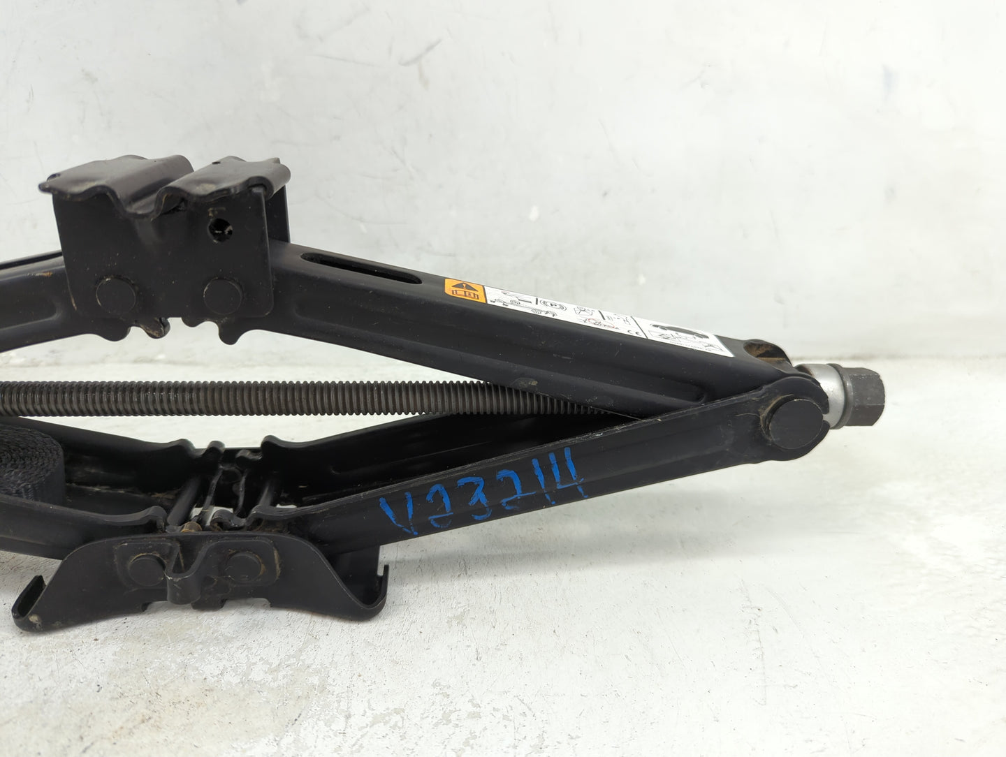 2016 Ford Edge Spare Scissor Car Jack - Oemusedautoparts1.com