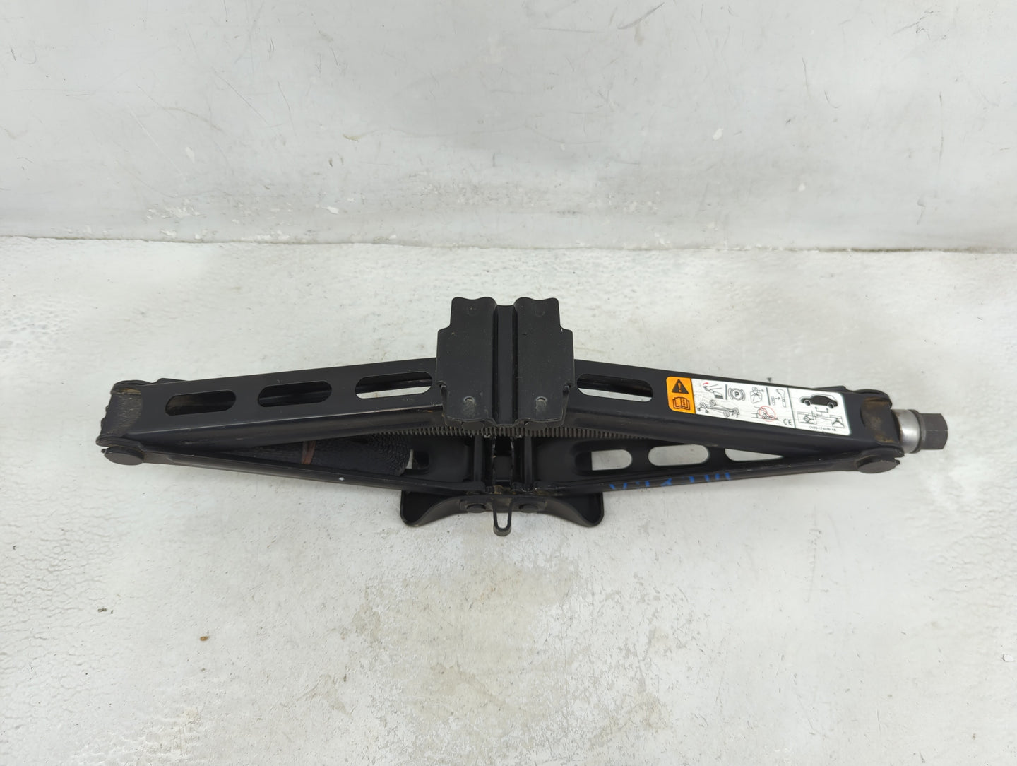 2016 Ford Edge Spare Scissor Car Jack - Oemusedautoparts1.com