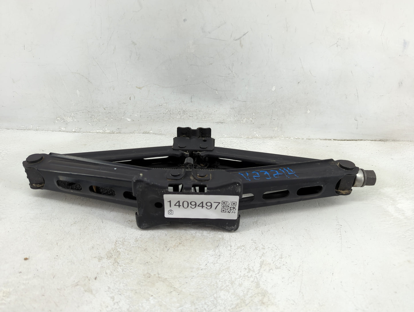 2016 Ford Edge Spare Scissor Car Jack - Oemusedautoparts1.com