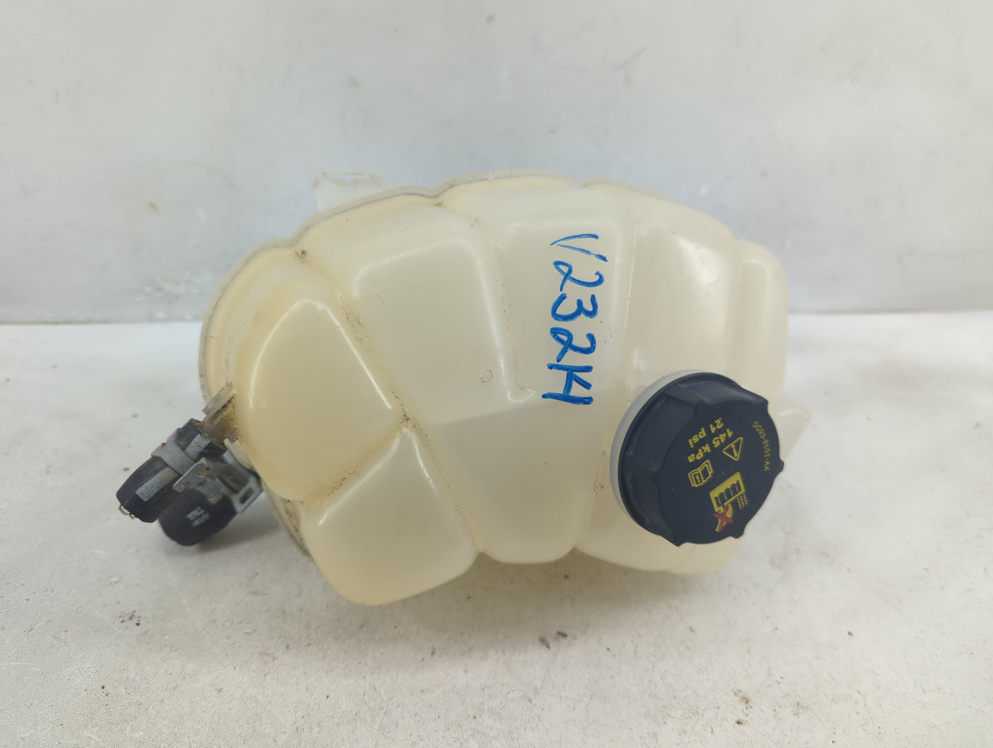 Ford Edge Windshield Washer Fluid Reservoir Bottle Oem - Oemusedautoparts1.com