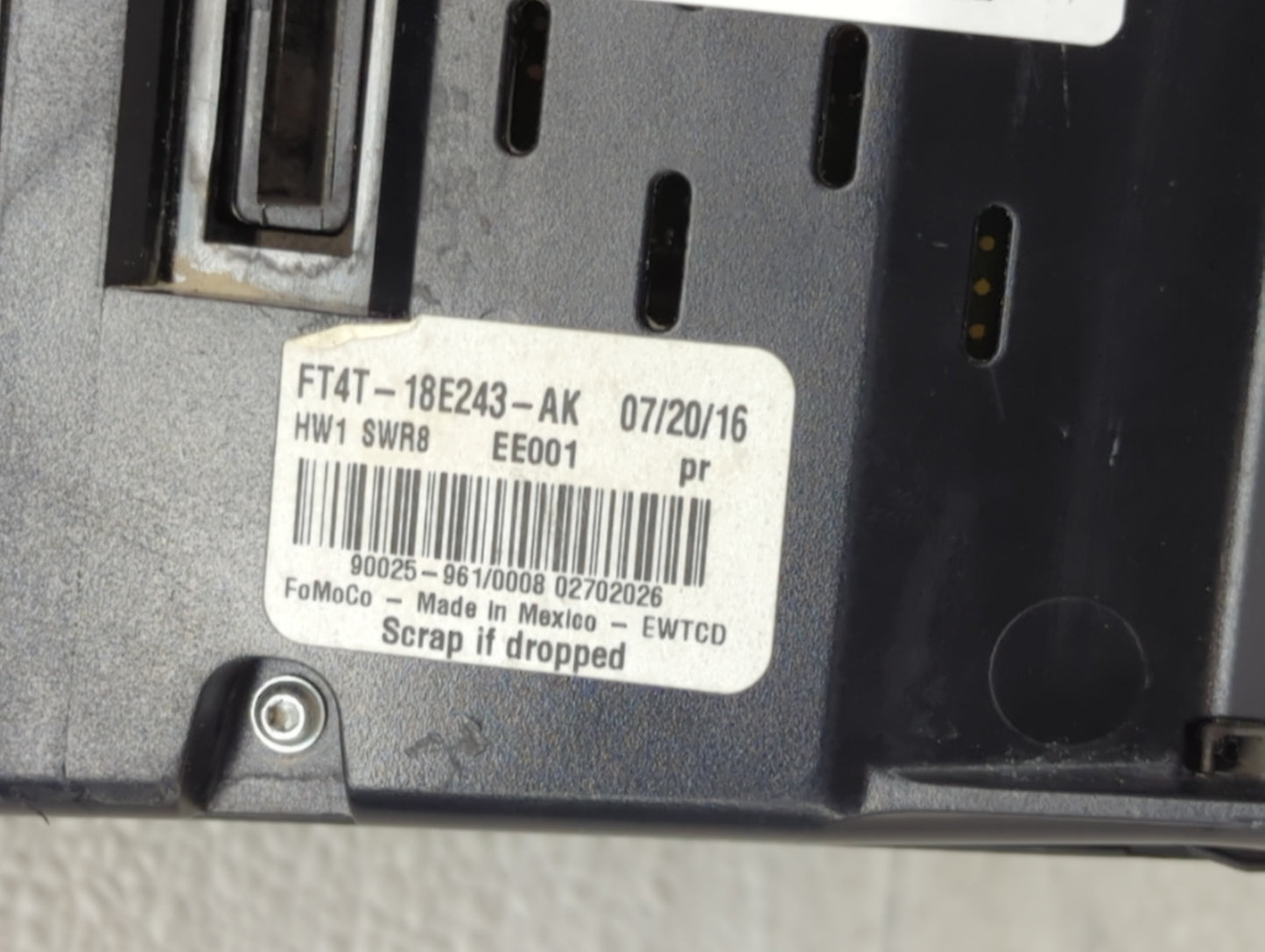 2015-2018 Ford Edge Radio AM FM Cd Player Receiver Replacement P/N:FT4T-18E243-AK Fits Fits 2015 2016 2017 2018 OEM Used Aut