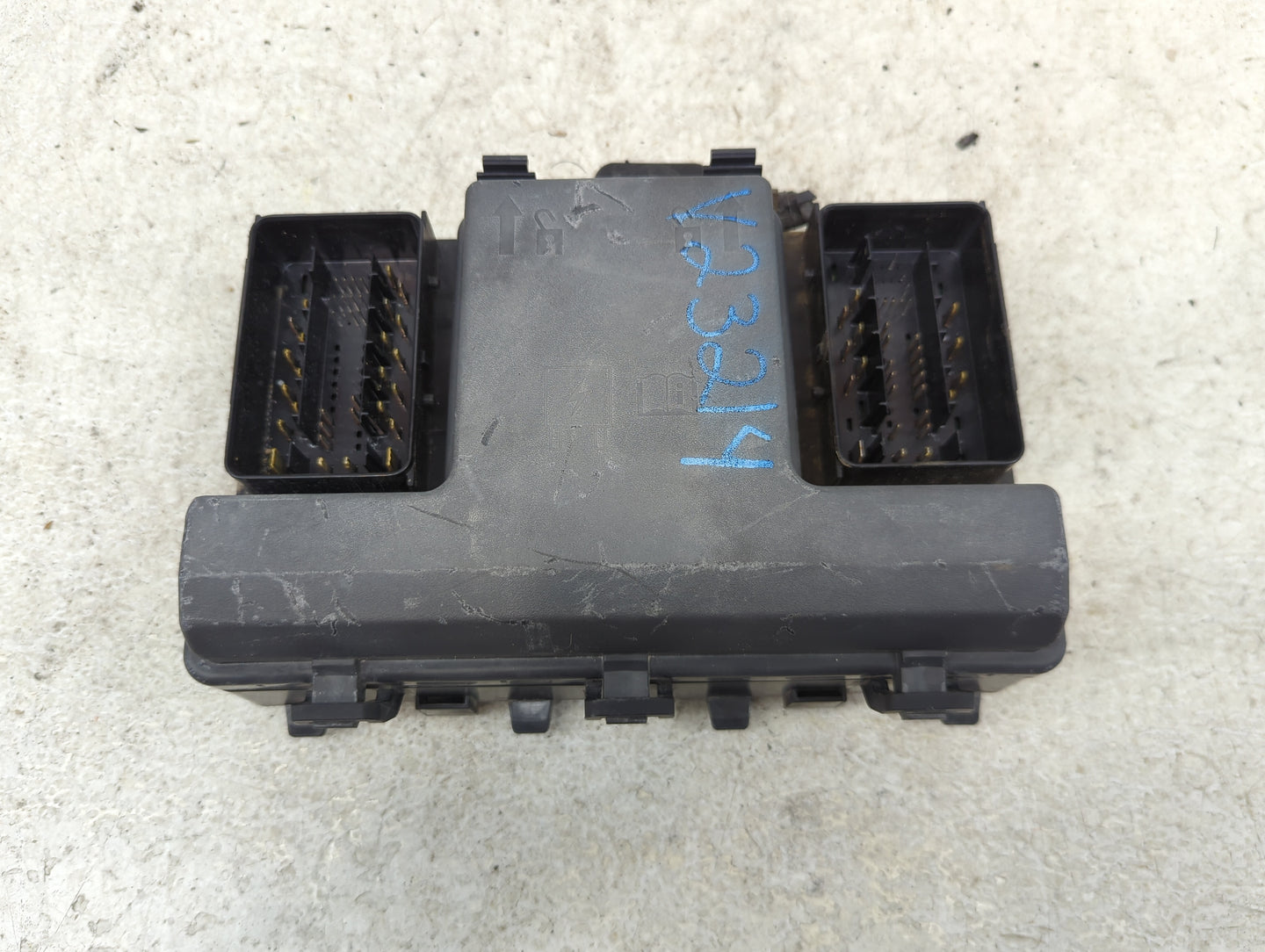 2015-2018 Ford Edge Fusebox Fuse Box Panel Relay Module P/N:G2GT14A067BB Fits Fits 2015 2016 2017 2018 OEM Used Auto Parts -