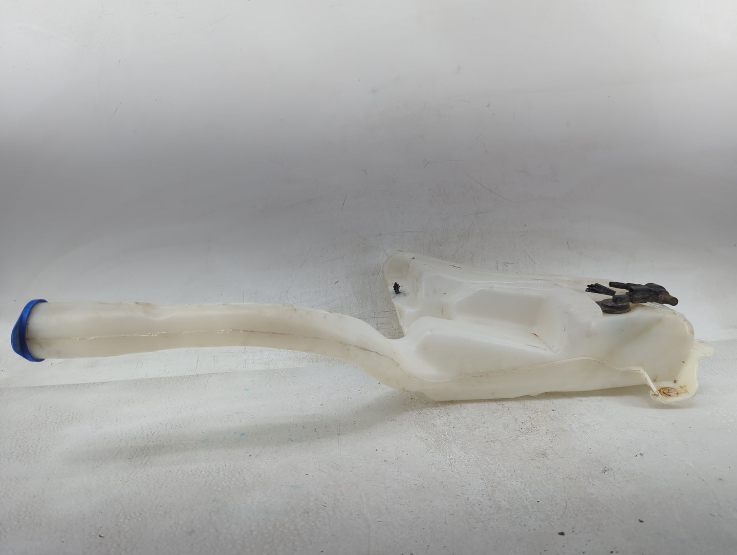 2016-2020 Ford Edge Windshield Washer Fluid Reservoir Bottle Oem White - Oemusedautoparts1.com