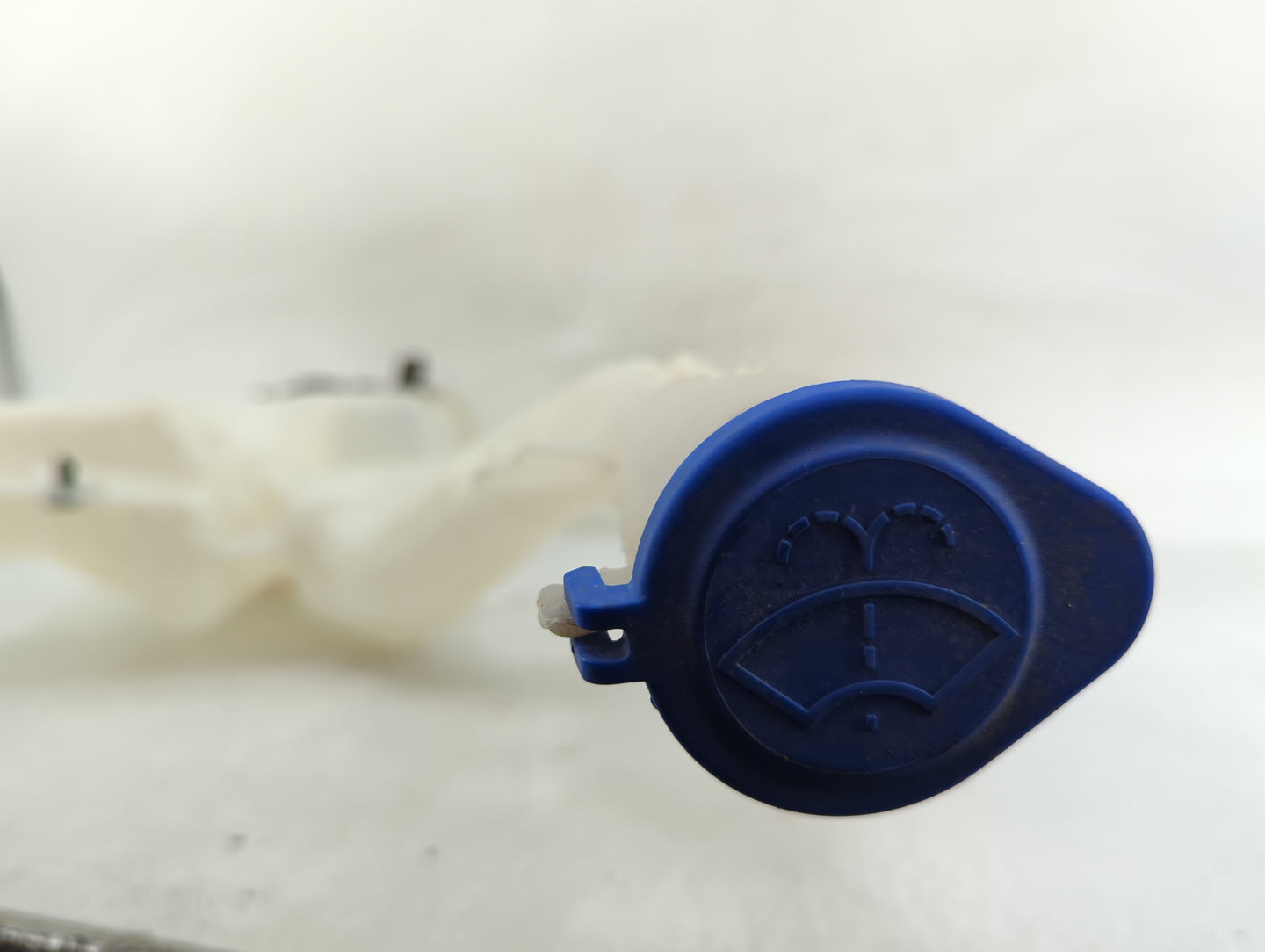 2016-2020 Ford Edge Windshield Washer Fluid Reservoir Bottle Oem White - Oemusedautoparts1.com