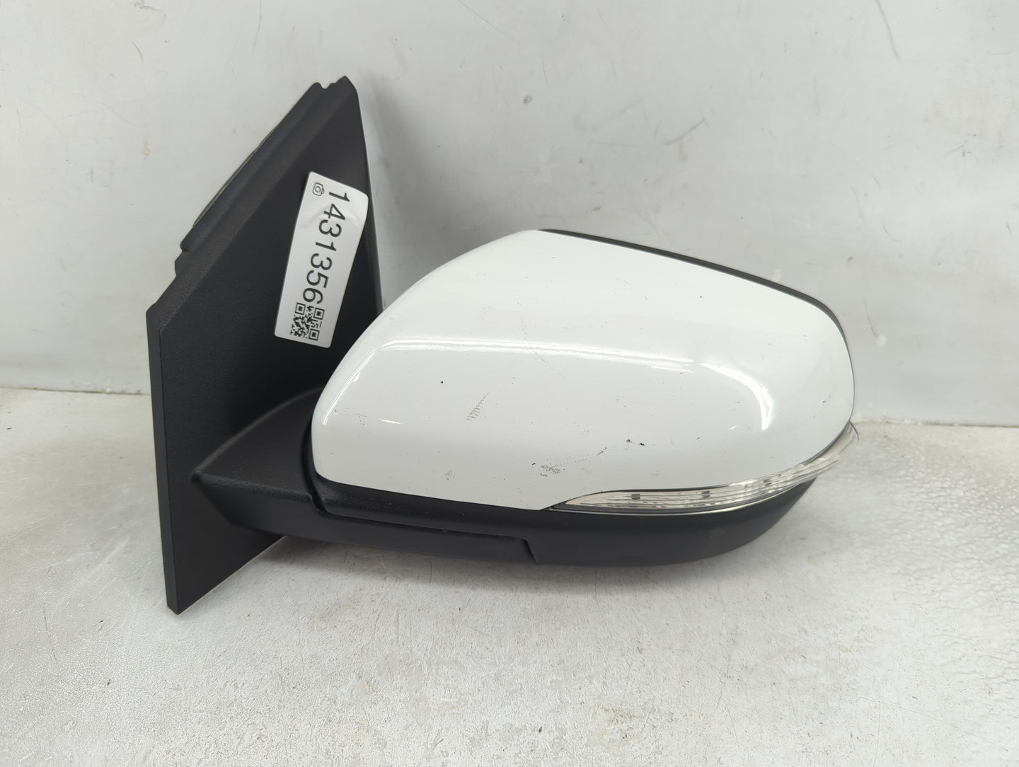 2015-2018 Ford Edge Driver Side View Mirror - Left Door Mirror OEM Used - Oemusedautoparts1.com