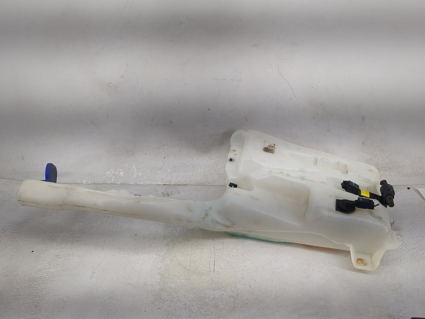 2016-2020 Ford Edge Windshield Washer Fluid Reservoir Bottle Oem 1474054 - Oemusedautoparts1.com